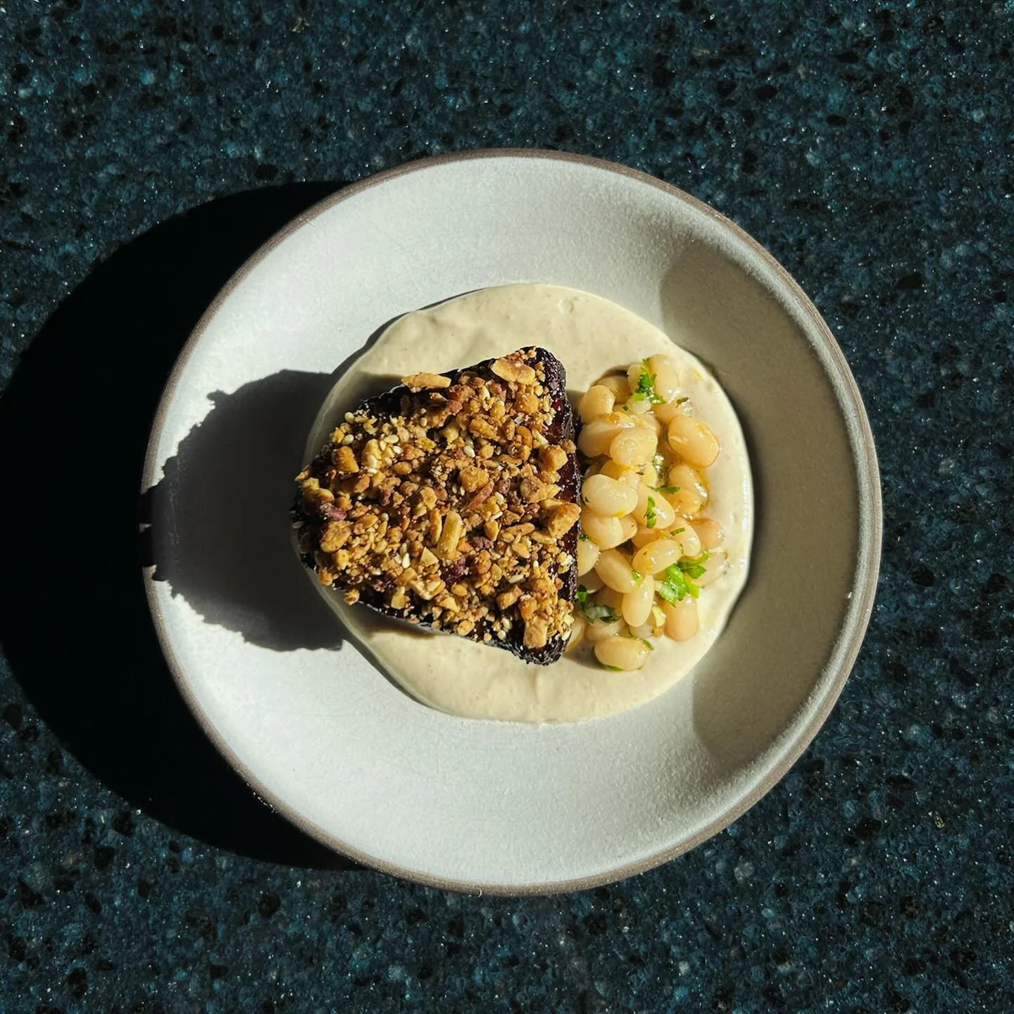 SHORT RIB

Tahini yogurt, navy beans, dukkah

#barbararestaurant #vancouverrestaurant #bcwines #chinatownvancouver #barbaravancouver