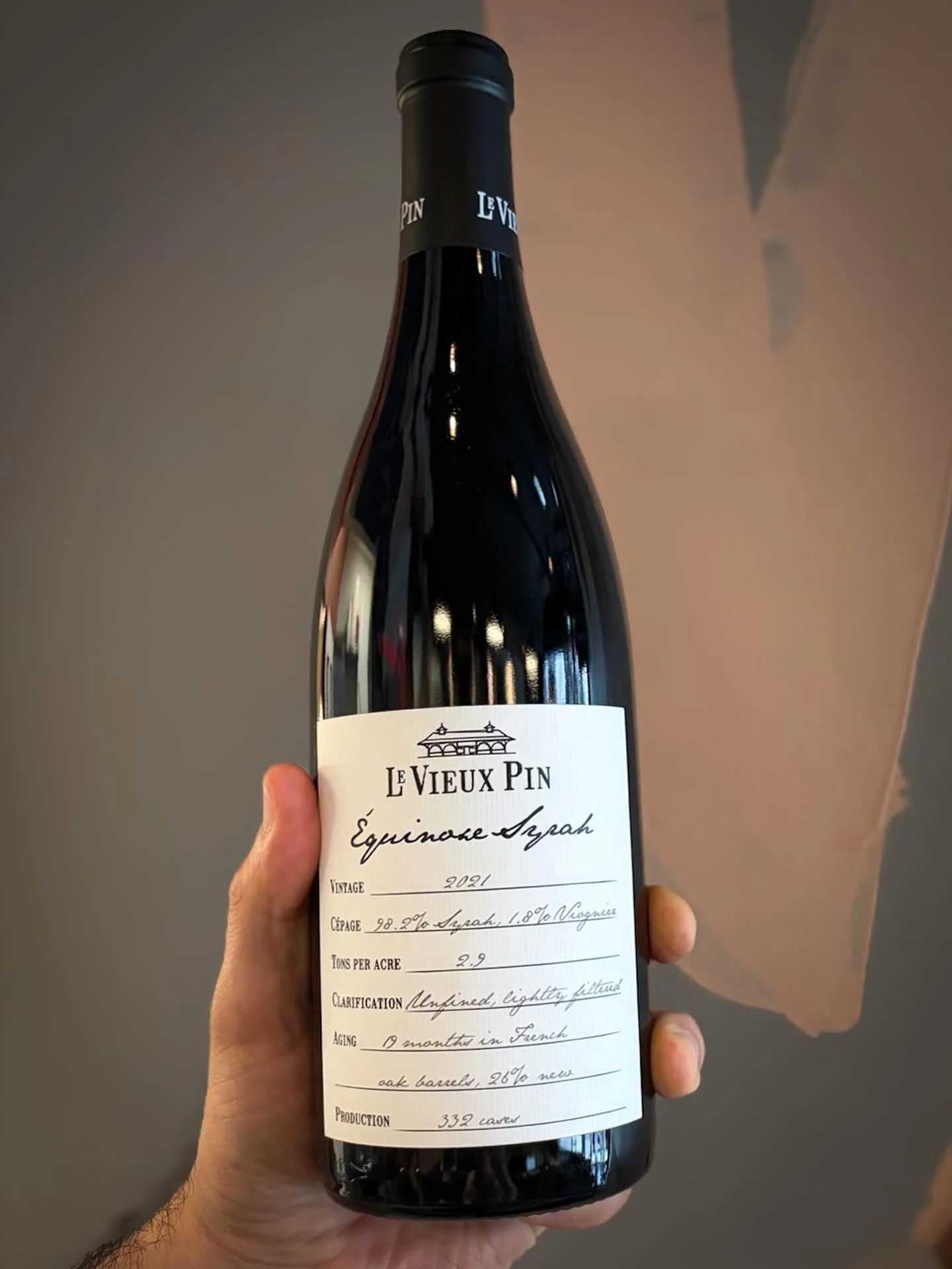 Le Vieux Pin 2021 Equinoxe Syrah 

The 2021 &Eacute;quinoxe Syrah is comprised of fruit grown in multiple plots throughout the South Okanagan Valley. A traditionally made Syrah in the sense that the sum is considered greater than its parts. The resul