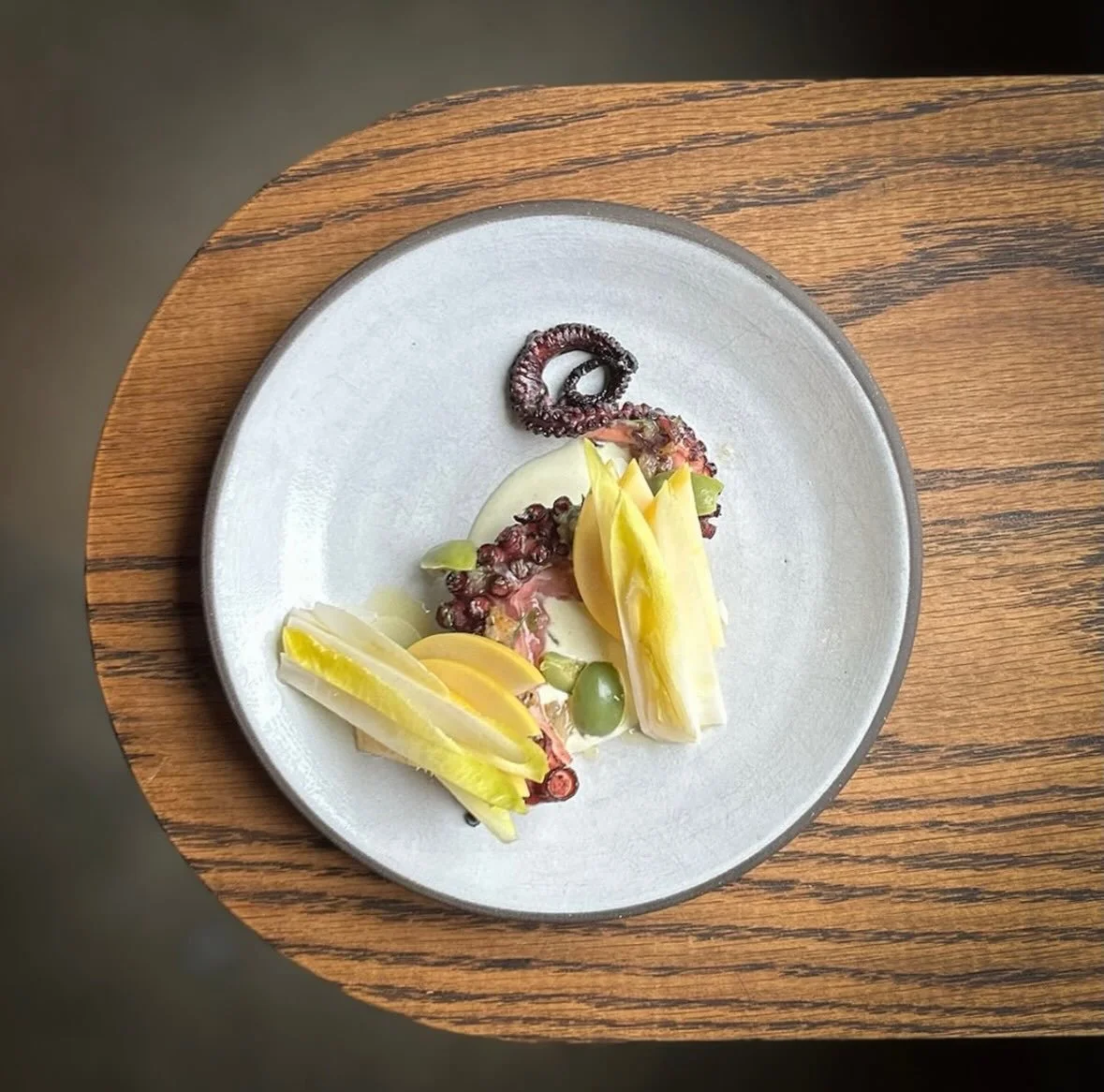 OCTOPUS

Belgian endive, apple, castelvetrano olive 

#barbararestaurant #vancouverrestaurant #bcwines #chinatownvancouver #barbaravancouver