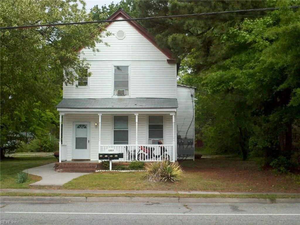 1203 Victoria.jpg