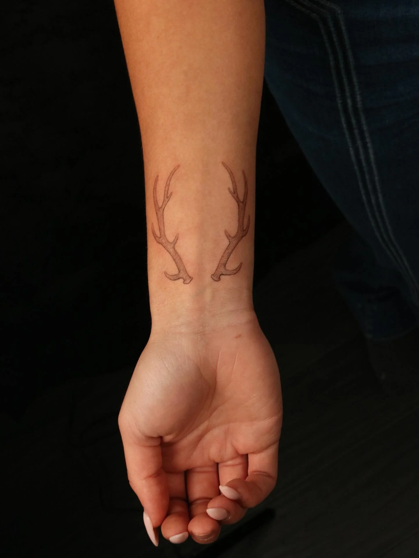 Single needle deer antler tattoo.

Had a lot of fun with this one.

Thanks again for coming in!
&bull;
&bull;
&bull;
&bull;
&bull;
#singleneedle #delicate #dainty  #tattoo #ink #artist #sanfrancisco #bayarea #fineline