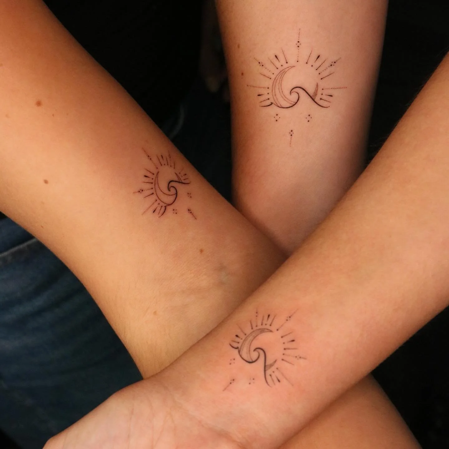 Matching moons and waves for my clients.

A slight difference in the middle of the moon that makes them unique.

Had a fun time designing and tattooing this custom piece.

Thank you all for coming in!
&bull;
&bull;
&bull;
&bull;
&bull;
#singleneedle 