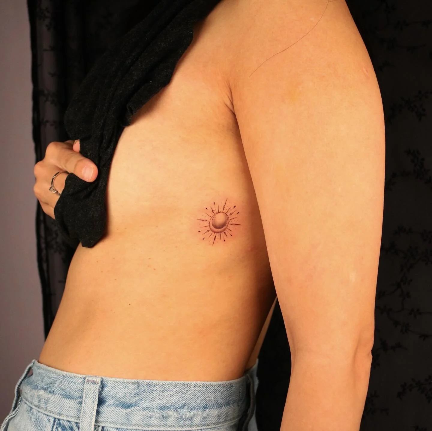 lil sun and moon design for my client. ☀️🌙
&bull;
I like doing these, I&rsquo;d like to experiment with similar designs.
&bull;
&bull;
&bull;
&bull;
&bull;
#singleneedle #delicate #dainty  #tattoo #ink