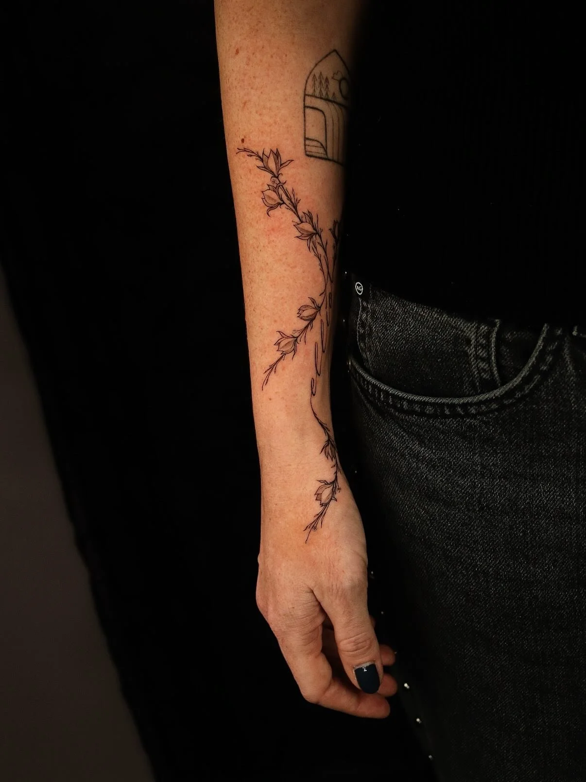 &ldquo;elliot&rdquo; in magnolias
&bull;
Really fun tat to do, had a great time tattooing this piece.
&bull;
&bull;
&bull;
&bull;
&bull;
#sanfrancisco #artist #singleneedle #fineline #tattoo