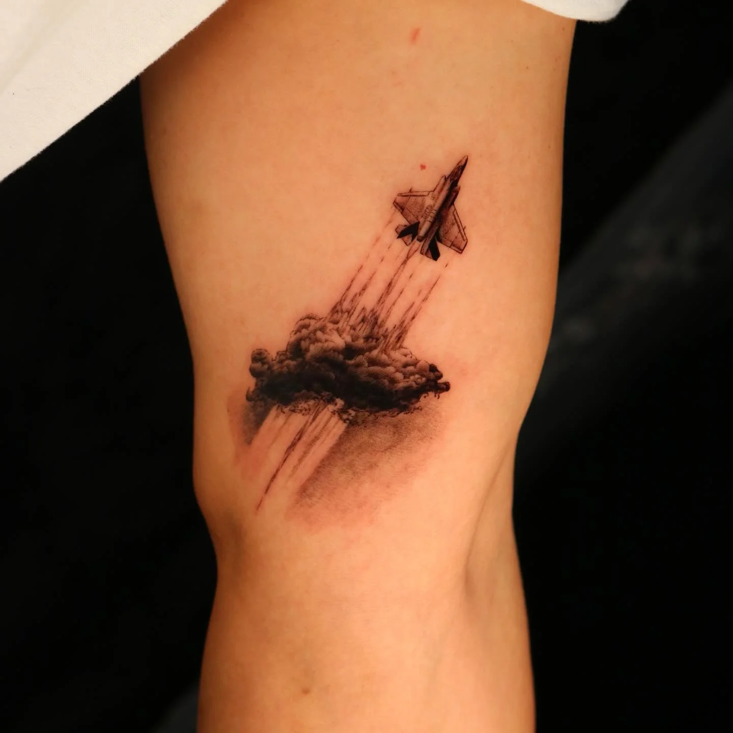 Breaking free out of the darkness.
&bull;
I really loved this tattoo design and the meaning behind it. Looking to do more custom pieces like this.
&bull;
&bull;
&bull;
&bull;
&bull;
#oro #tattoo #artist #sanfrancisco #singleneedle