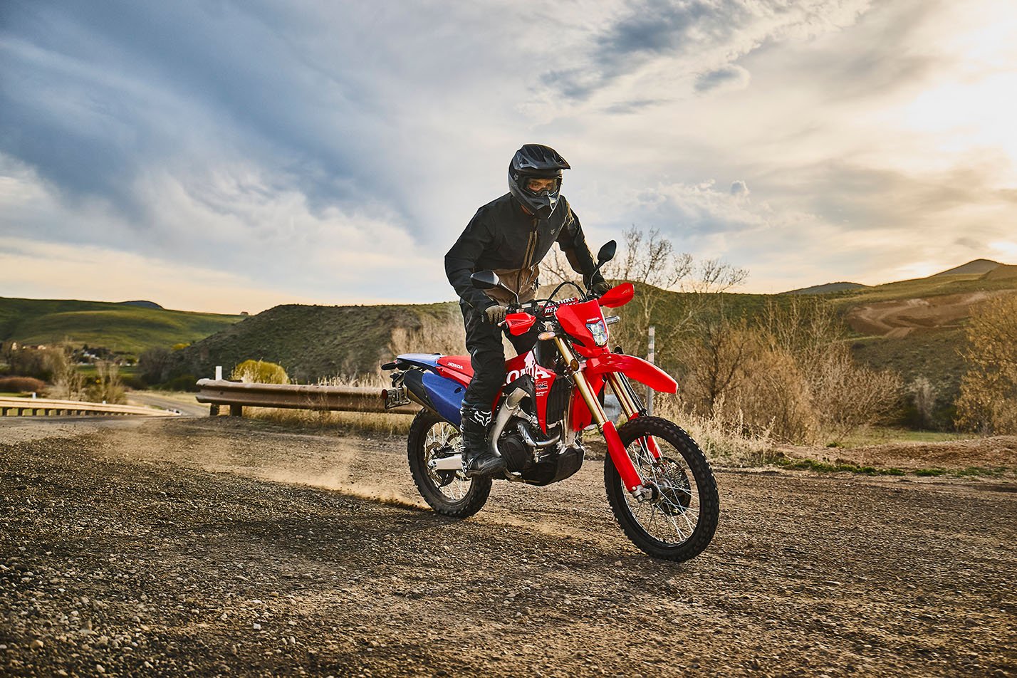 CRF250RL_Action_MY27_13559_rt_medres.jpg