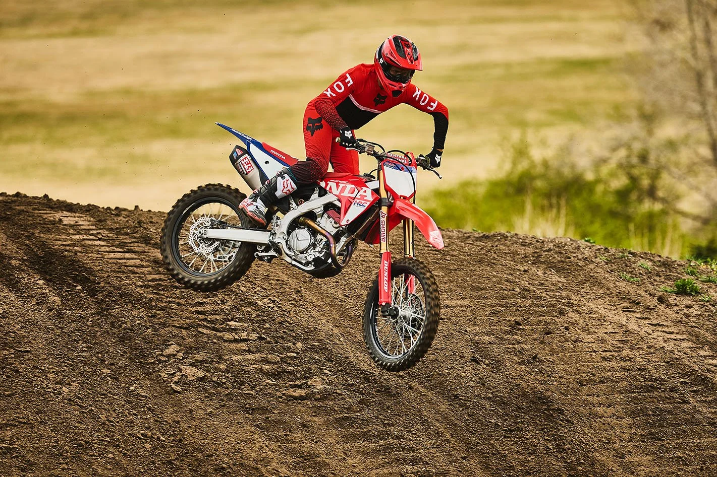 CRF250RWE_Action_MY27_27137_rt_medres.jpg