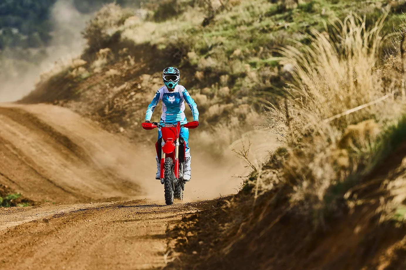 CRF250RX_Action_MY27_11928_rt_medres.jpg