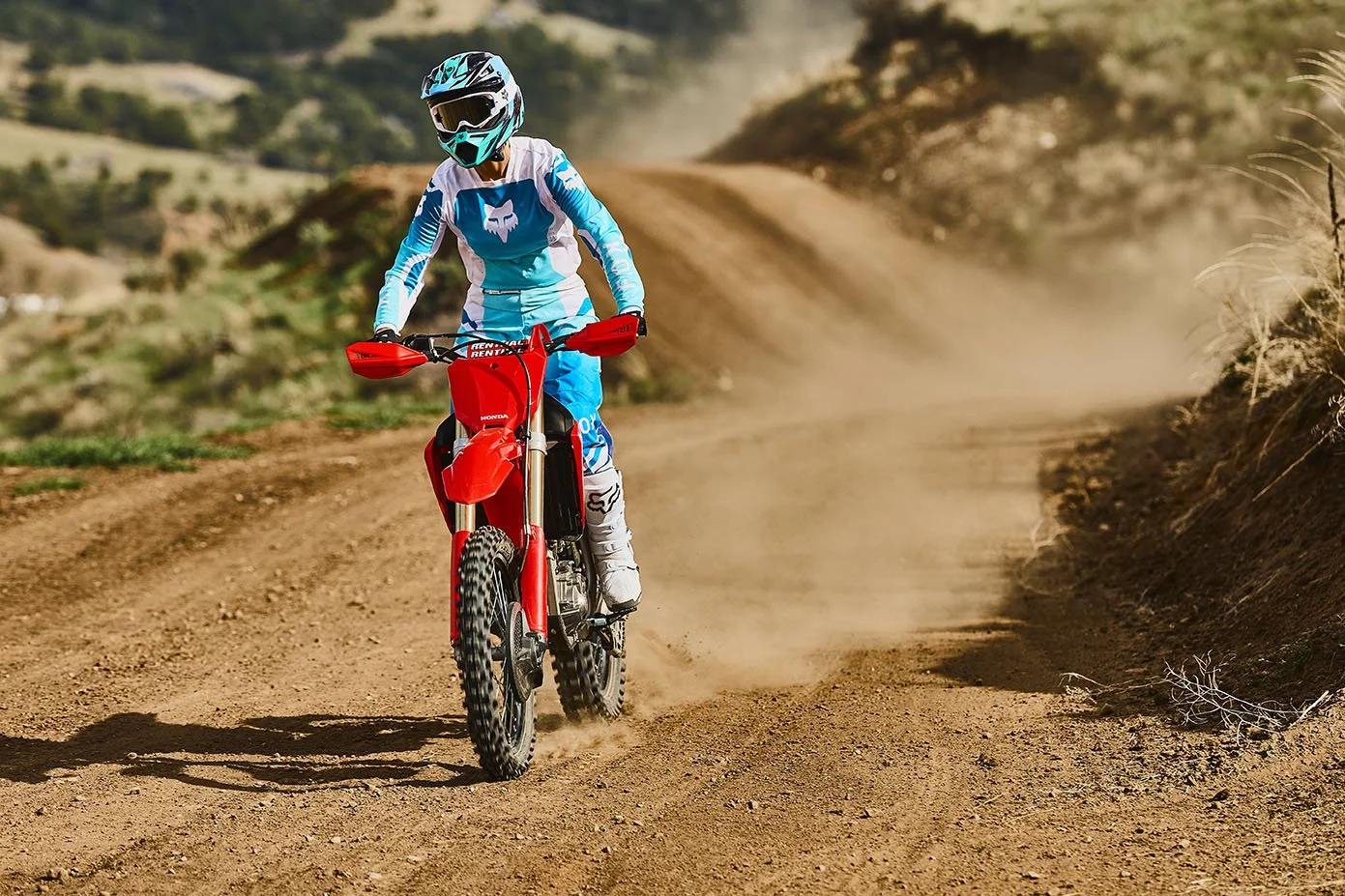 CRF250RX_Action_MY27_11942_rt_medres.jpg