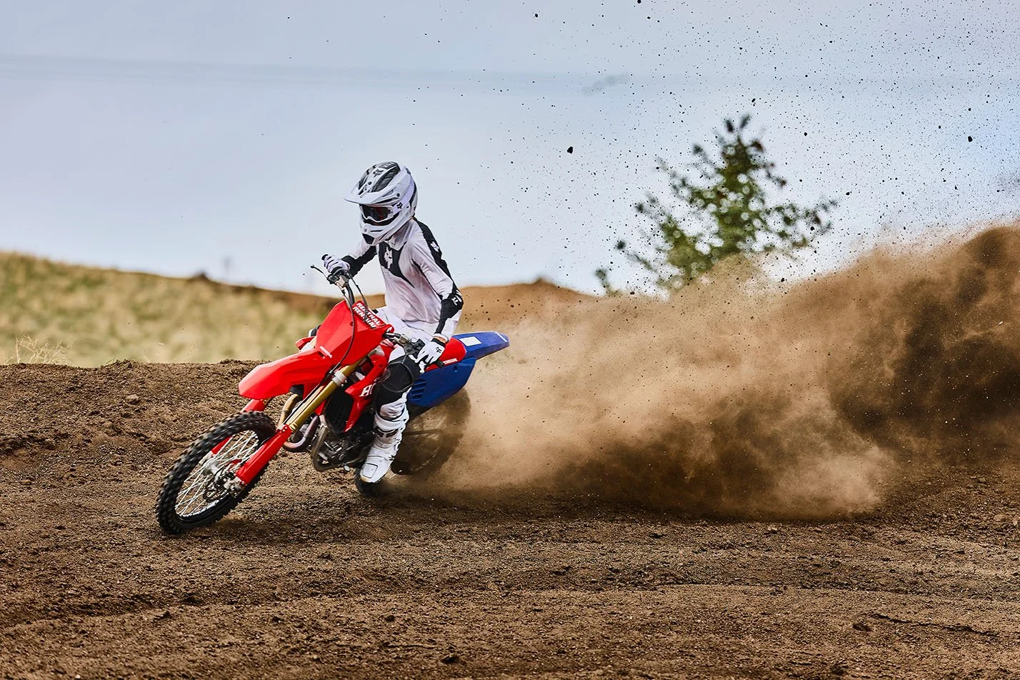 CRF450R_Action_MY27_27760_rt_medres.jpg