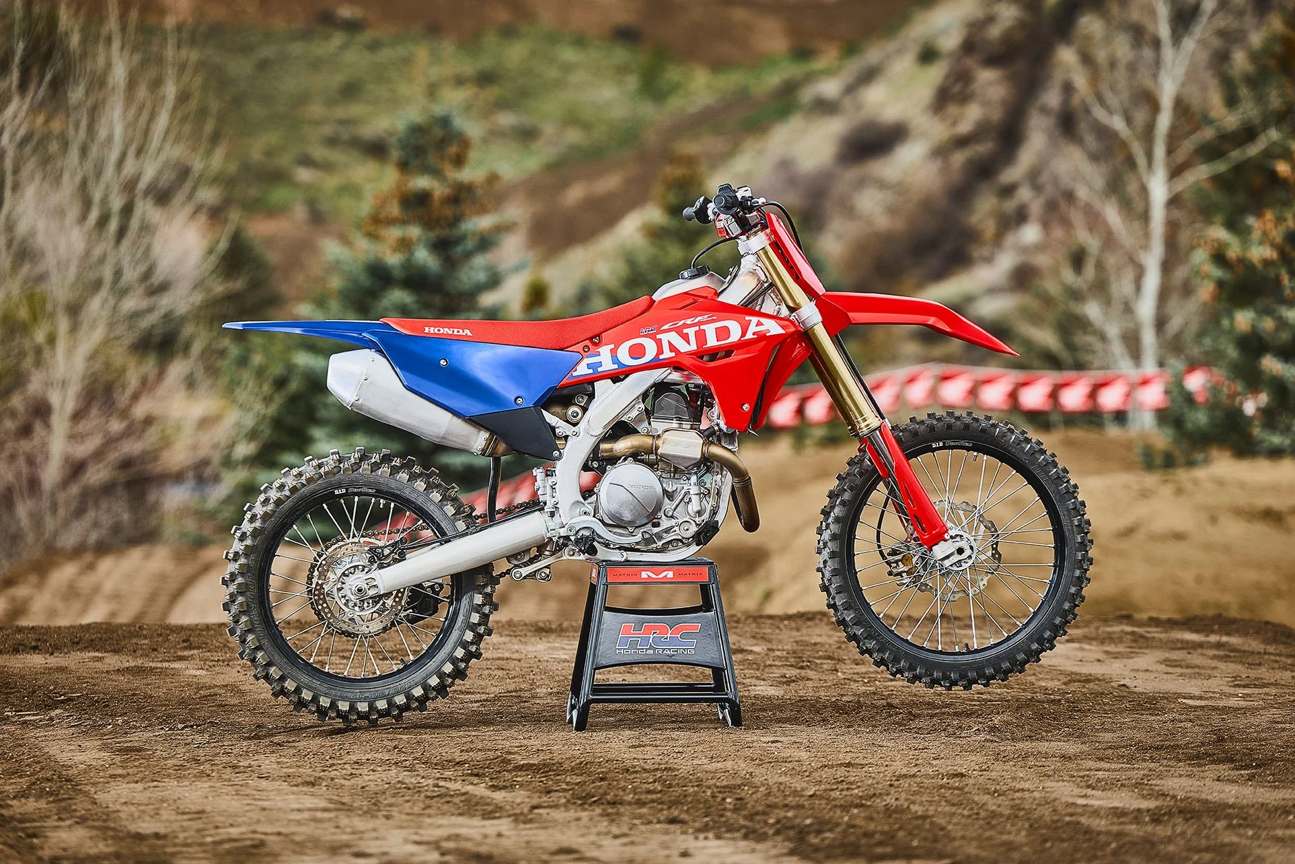CRF450R_Beauty_MY27_14347_rt_medres.jpg