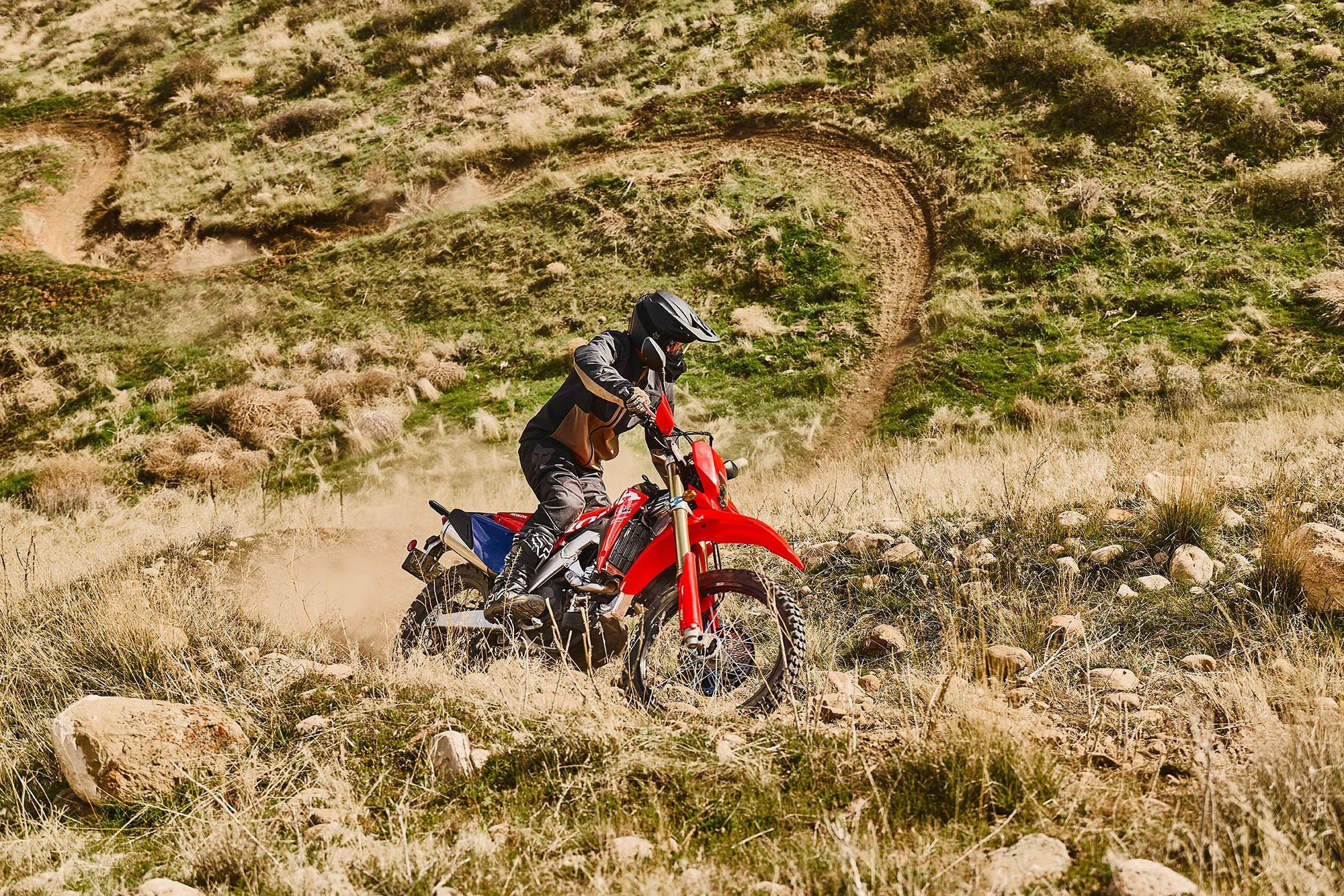 CRF450RL_Action_MY27_09667_rt_medres.jpg