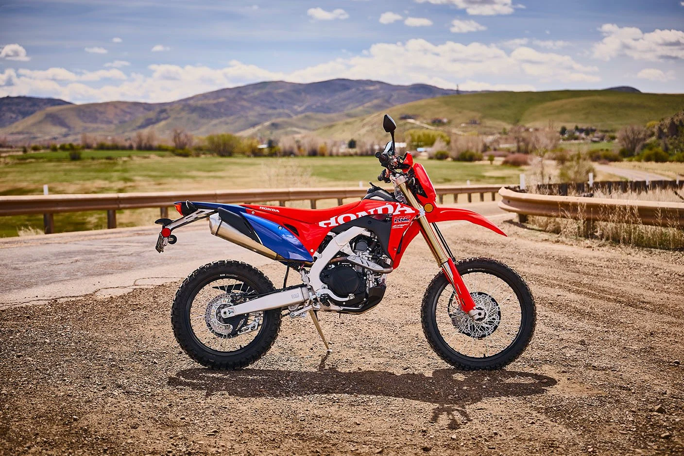 CRF450RL_Beauty_MY27_00781_rt_medres.jpg