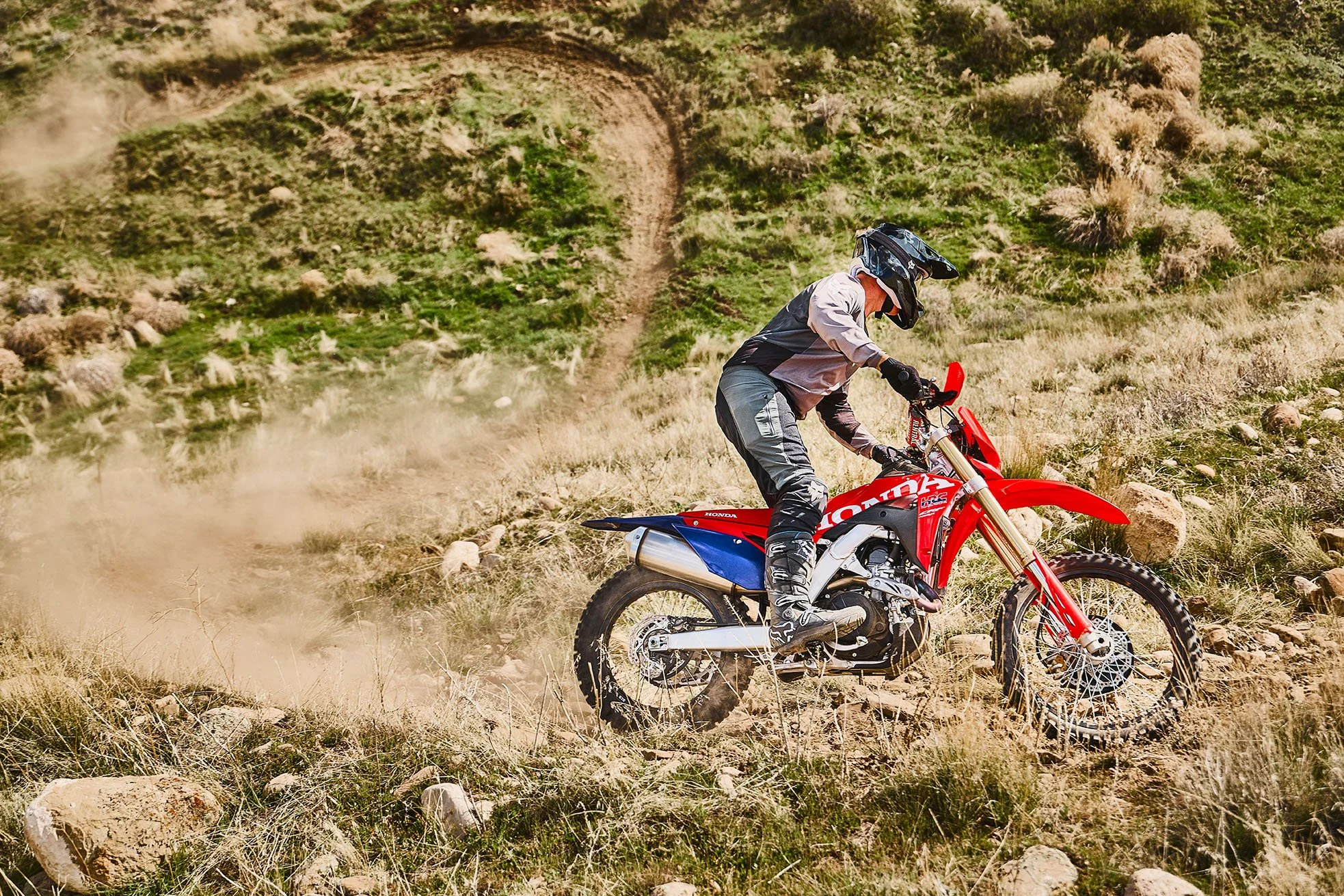 CRF450X_Action_MY27_10022_rt_medres.jpg