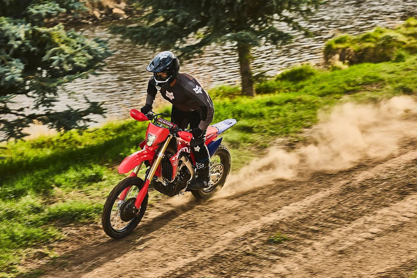 CRF450X_Action_MY27_14923_rt_medres.jpg