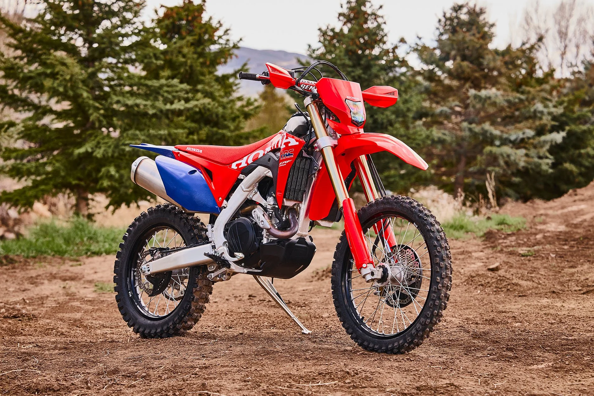 CRF450X_Beauty_MY27_24241_rt_medres.jpg