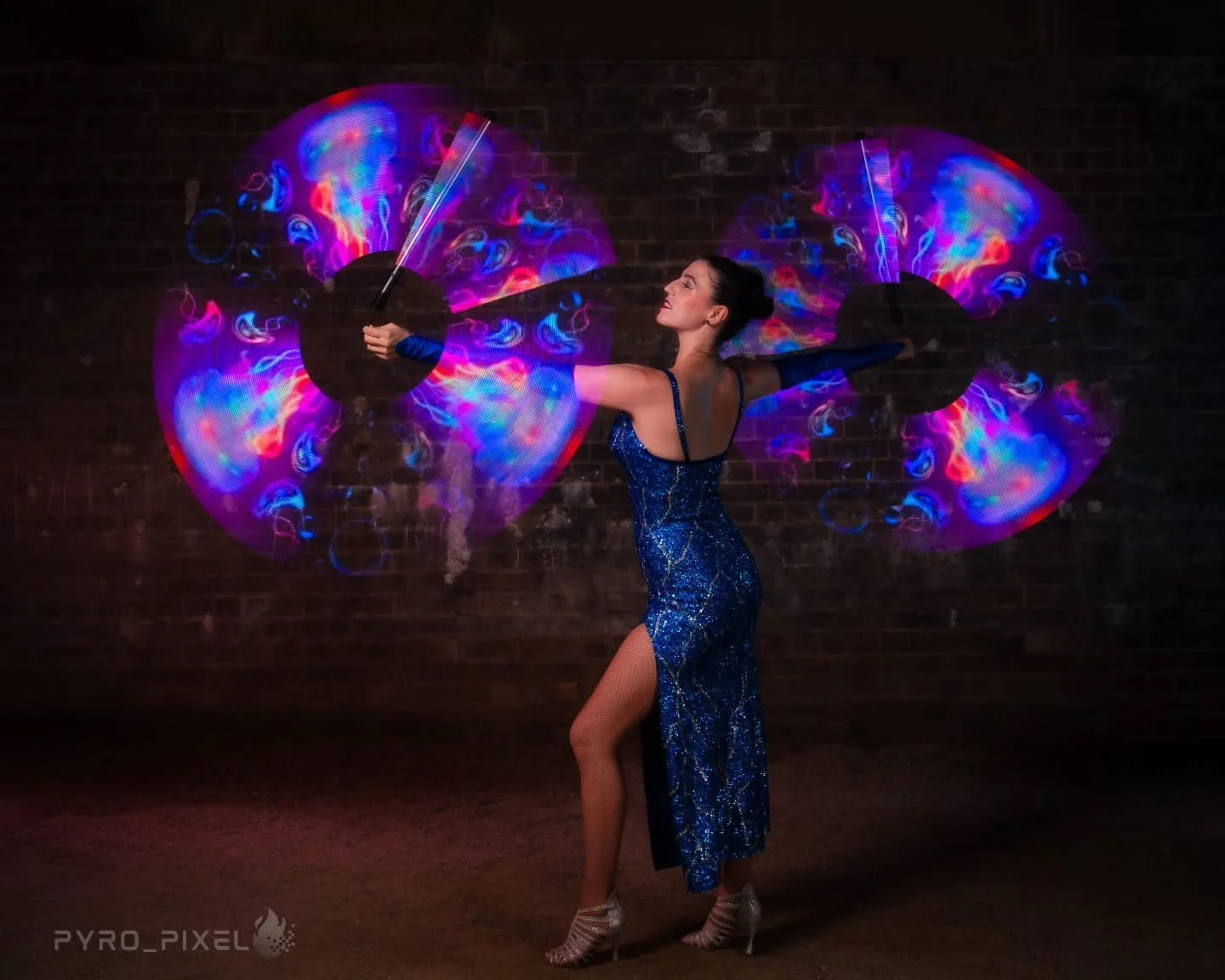 Trying to choose a favourite 😍 what do you think? I think its the fishies 🐟 🐠 🐡
Loving these beautiful shots by @pyro_pixel from a shoot with @sydneyfiredancers 
Using my graphic poi from @ignispixel 
- discount code in my bio to save $ 
♡♡♡ 
.
.