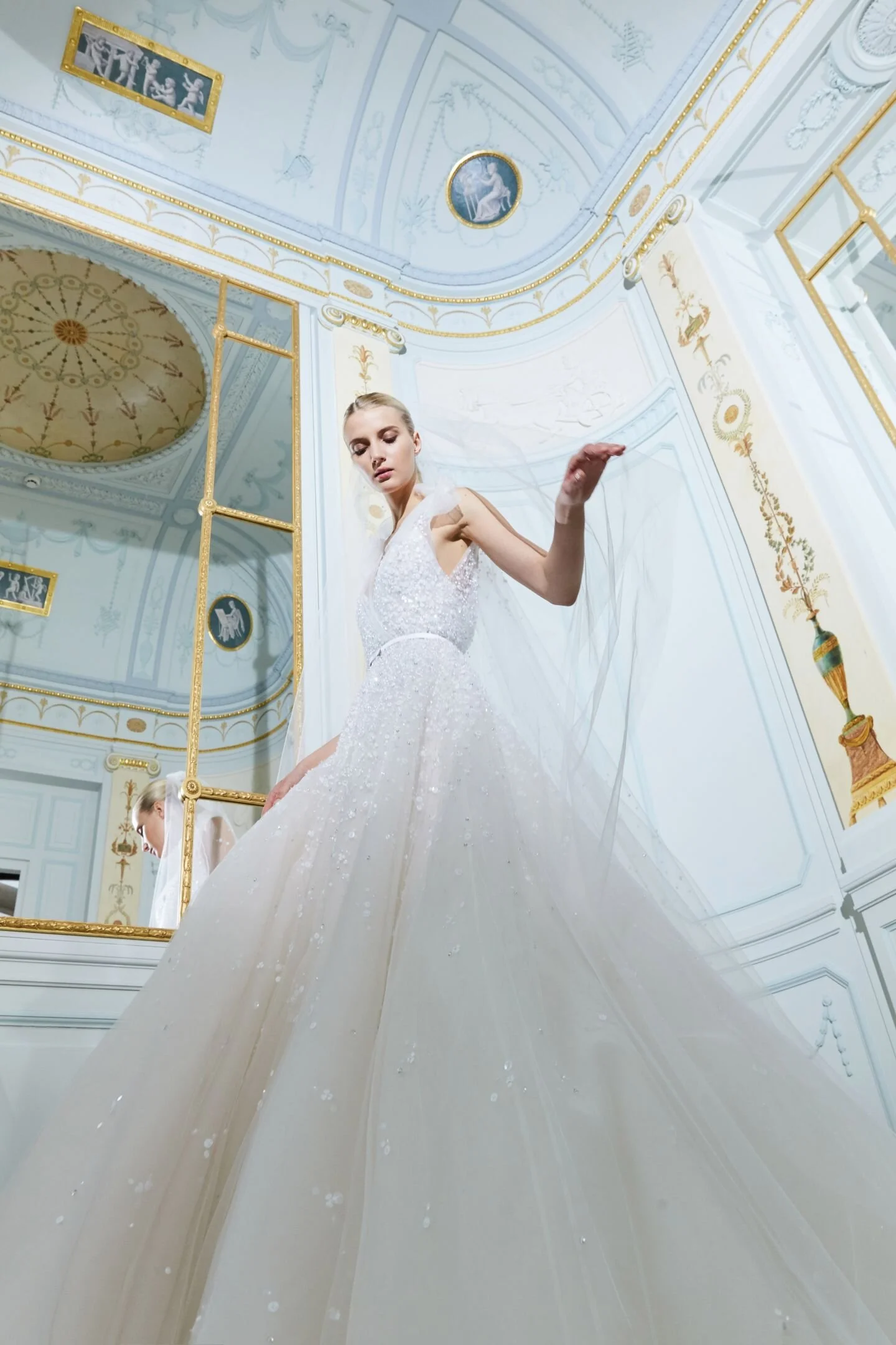 elie-saab-bridal-fall-19-16-c_1539594837.jpg