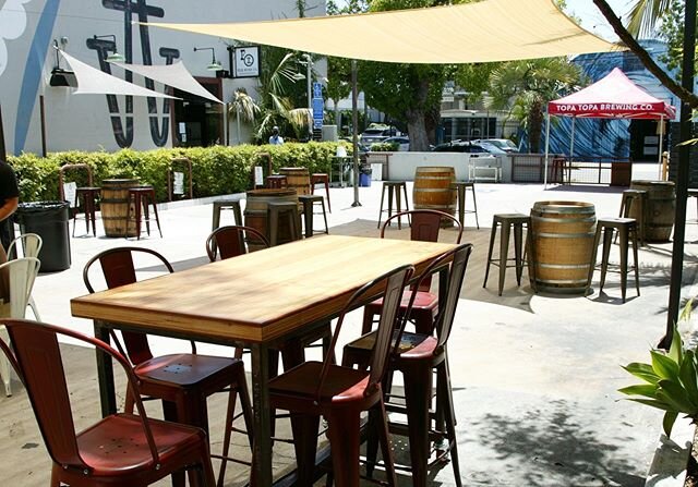 Never waste a crisis! Santa Barbara is full of new patios and @topatopabrewingco and @foxwineco have one of best and biggest with plenty of shade to enjoy these warm days outdoors.