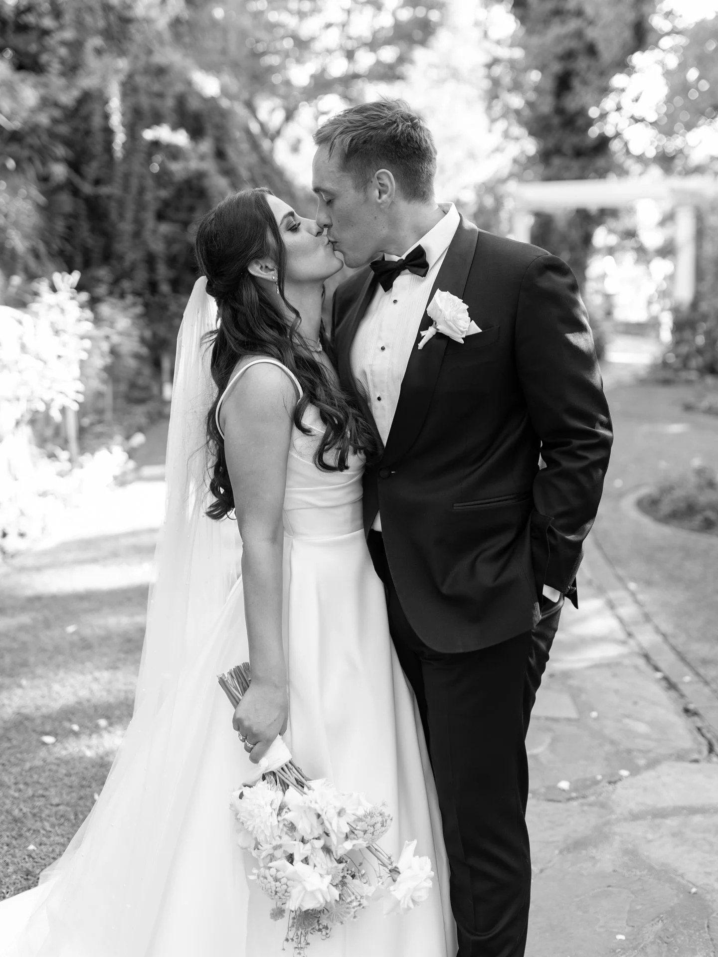Ryan &amp; Alicia 🤍🤍

It was the greatest pleasure to photograph Ryan and Alicia&rsquo;s romantic, feel good #wedding on the weekend.

Shot alongside @moggvisuals 

@themanorbasketrange 
@_kissfromarose_ 
@jennyandgerrys