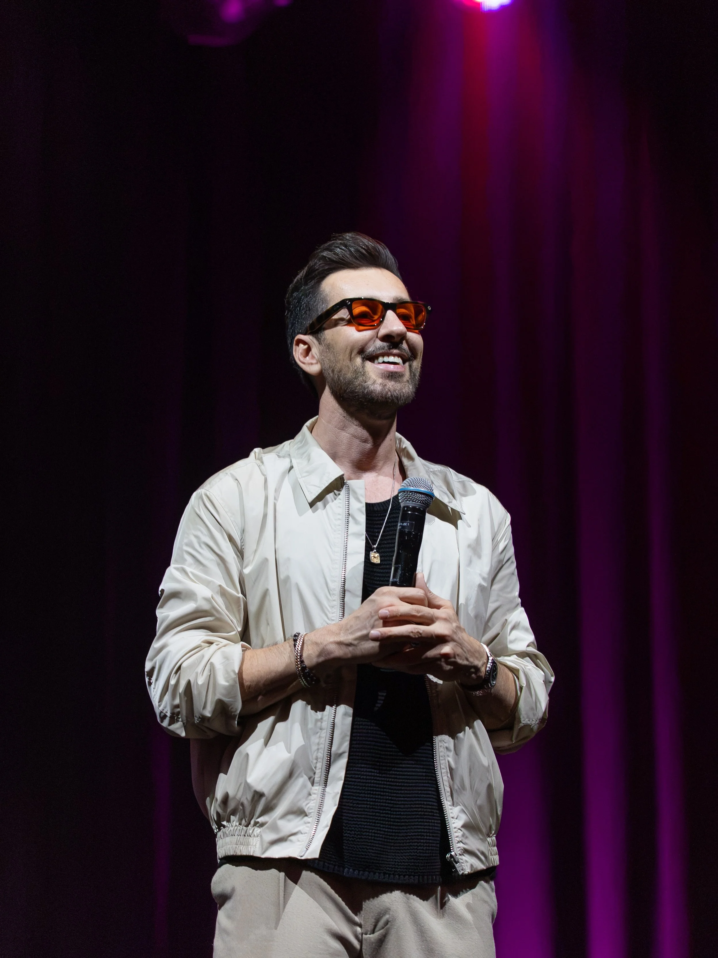 Photographing International #Comedian Max Amini Live in Adelaide During his World Tour @maxcomedian 

Photos @yanni.stath 

17 August 2026

Promoter : TEG Dainty

Venue @thebartontheatre