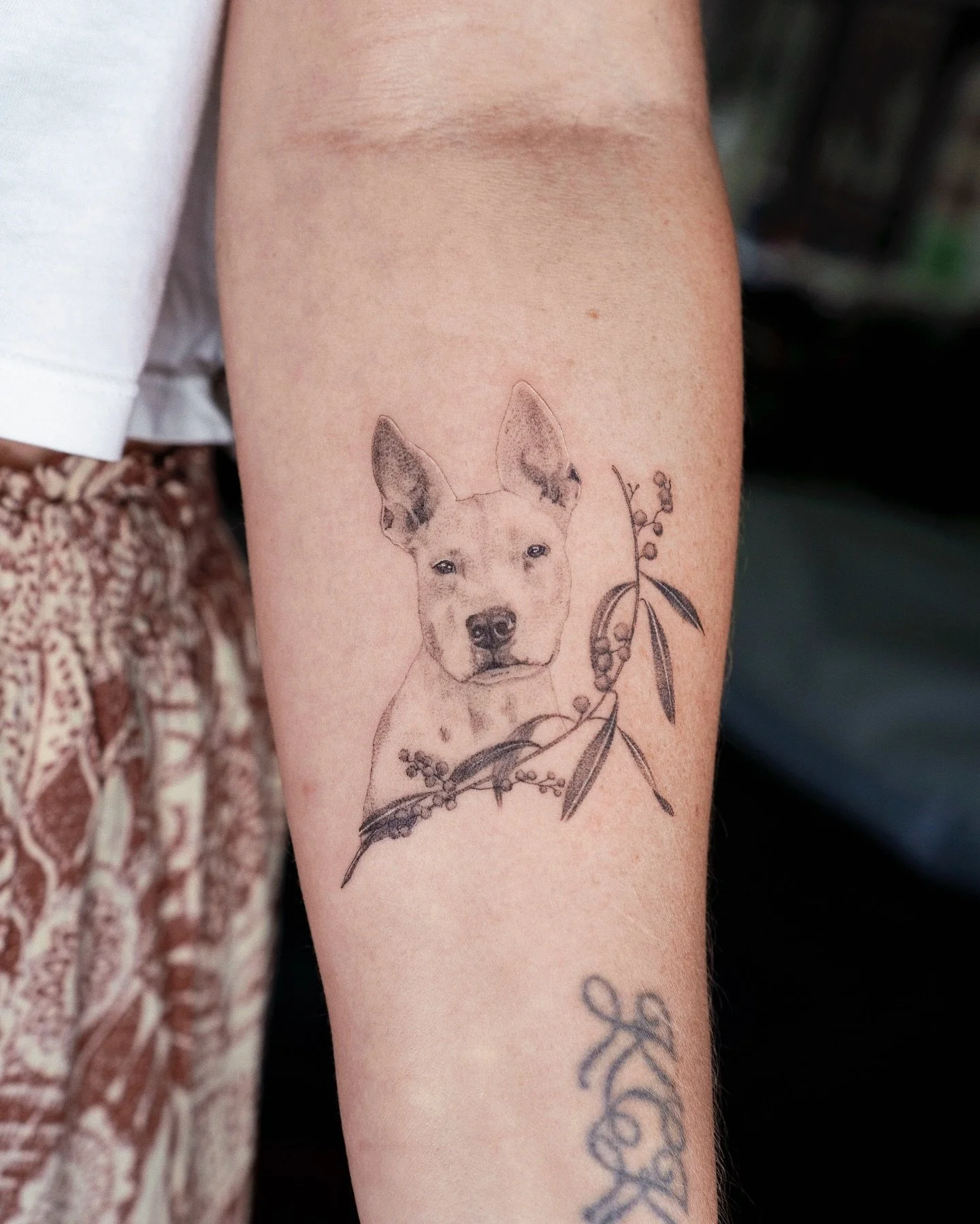 Immortalizing her best friend 🐾 

Made at @handinhand_tattoo 

#stenatatts