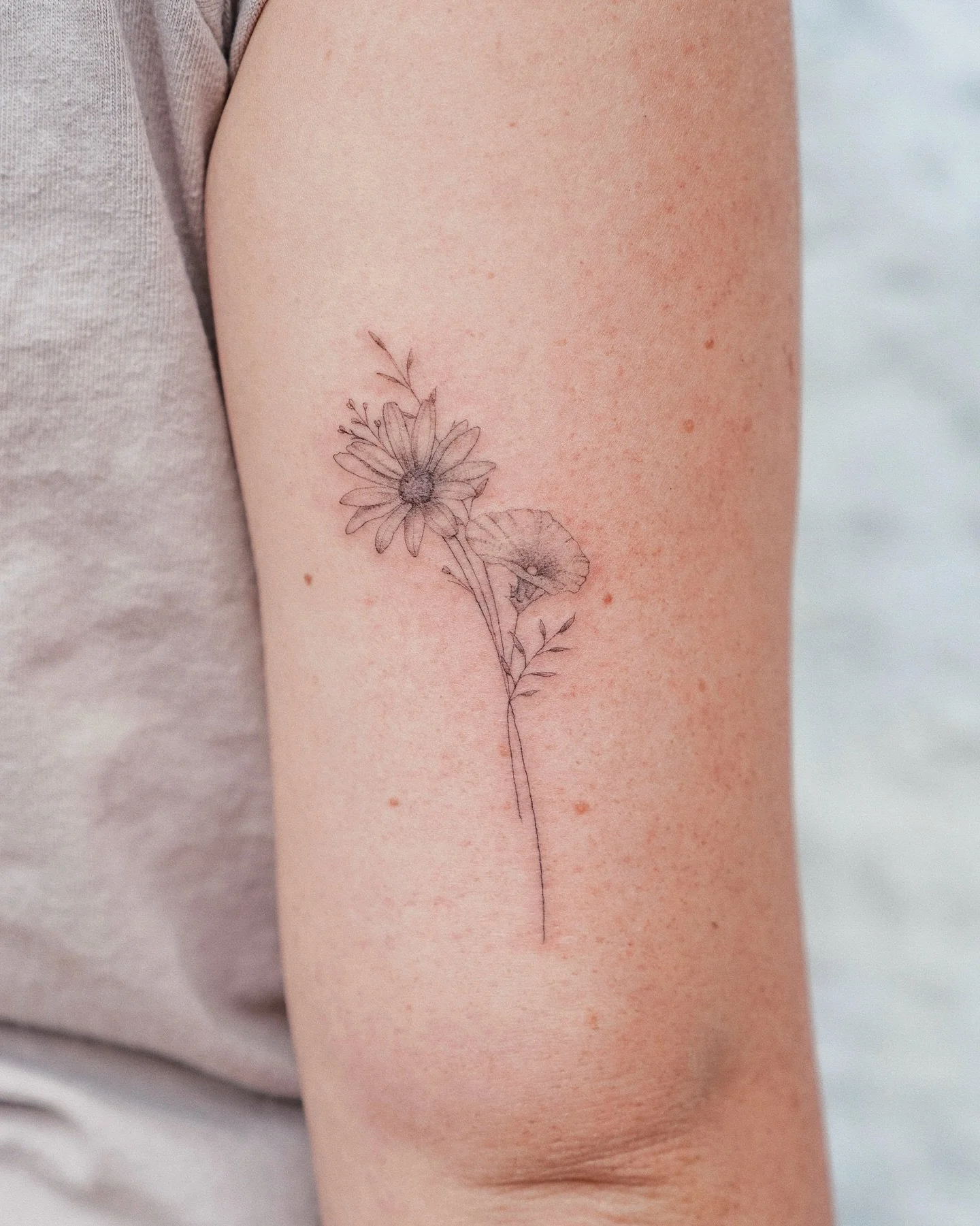 Delicate floral for Mariah

#stenatatts