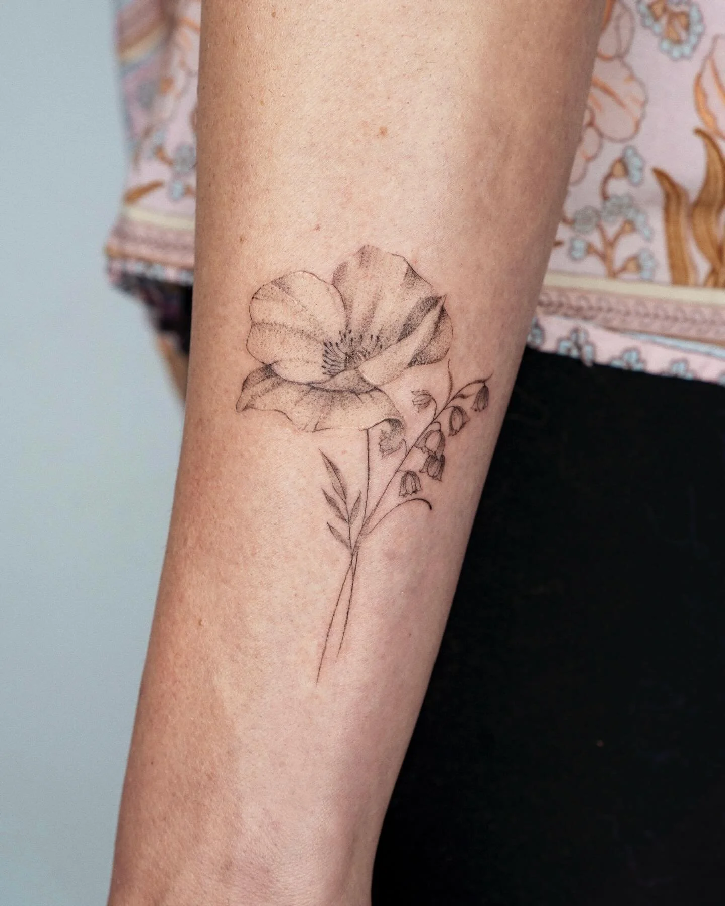 More soft florals 🌼 

Made at @spicyinkofficial 

#stenatatts