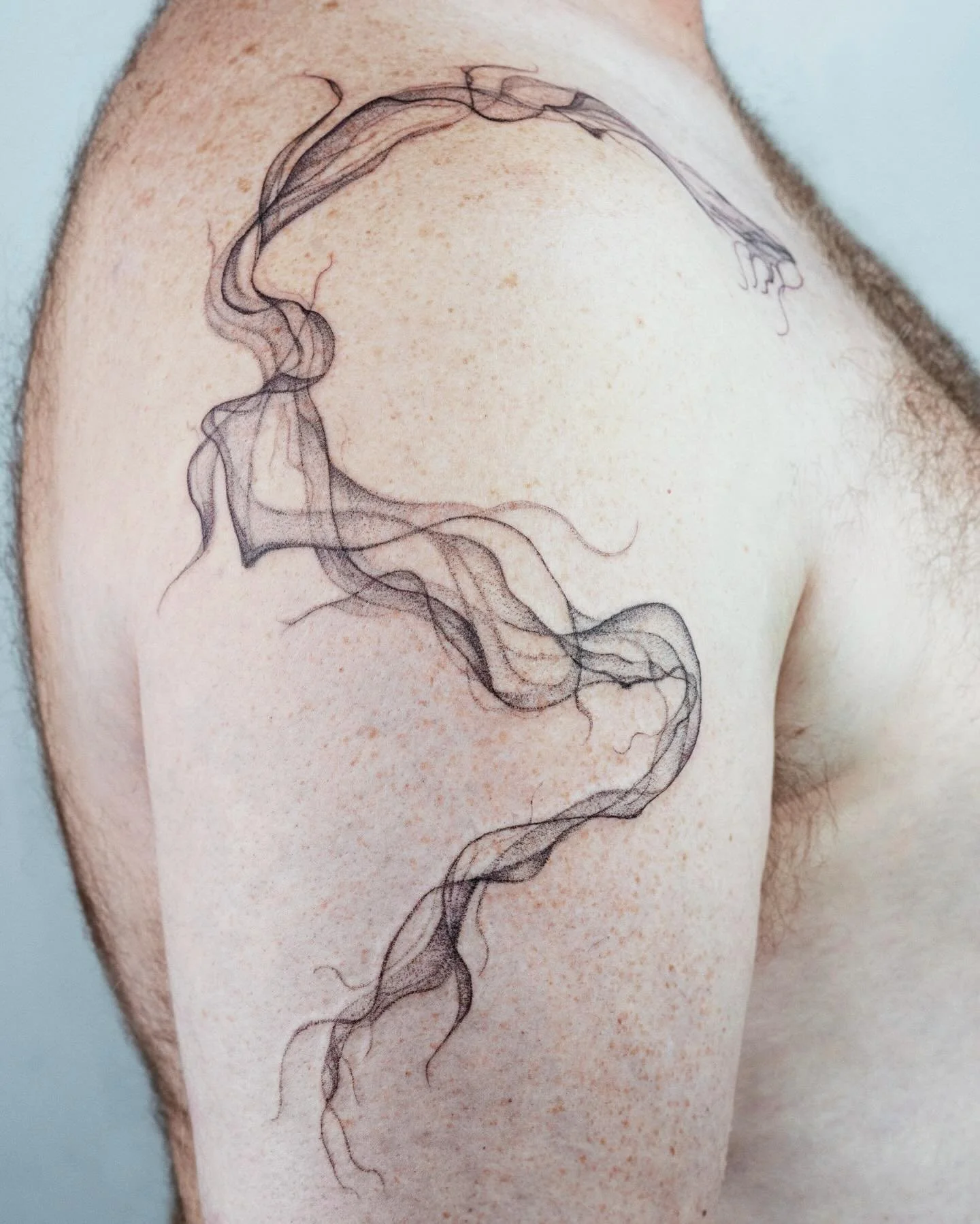 A freehand smokey dragon for a client, who traveled all the way from the Central Coast! Such a honor to be given the trust in this shoulder wrap. Swipe to the last slide to see why trust was so important for this one 😂. 

#stenatatts