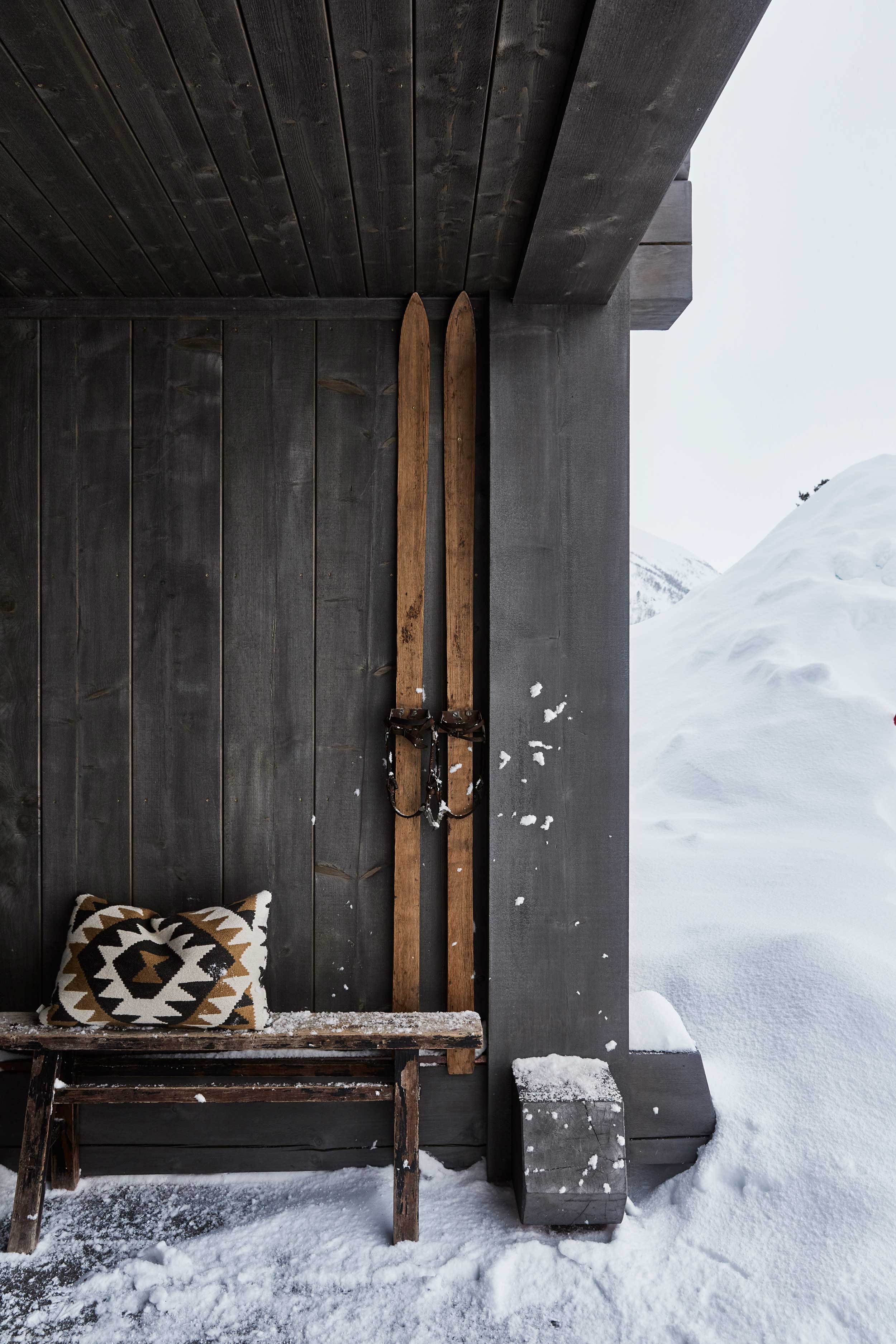 Aalesund-Snow-Cabin-003.jpg