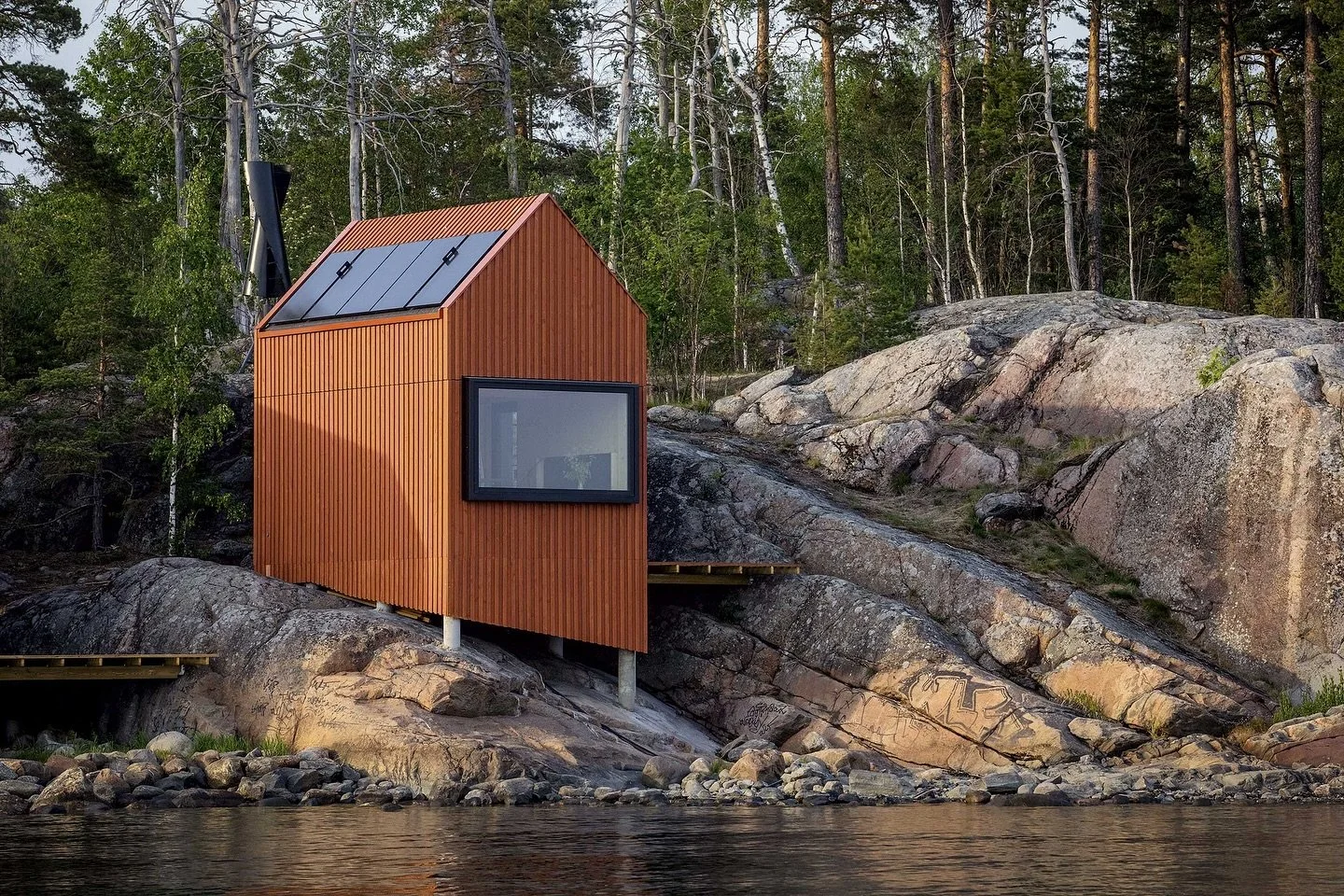 Er du fortsatt i sommermodus? I tillegg til mange inspirerende hjem, f&aring;r du i denne utgaven av Interi&oslash;rMagasinet ogs&aring; tipsene til helgetur til G&oslash;teborg, minihus i den Finske skj&aelig;rg&aring;rden, eller  hva med &aring; fi