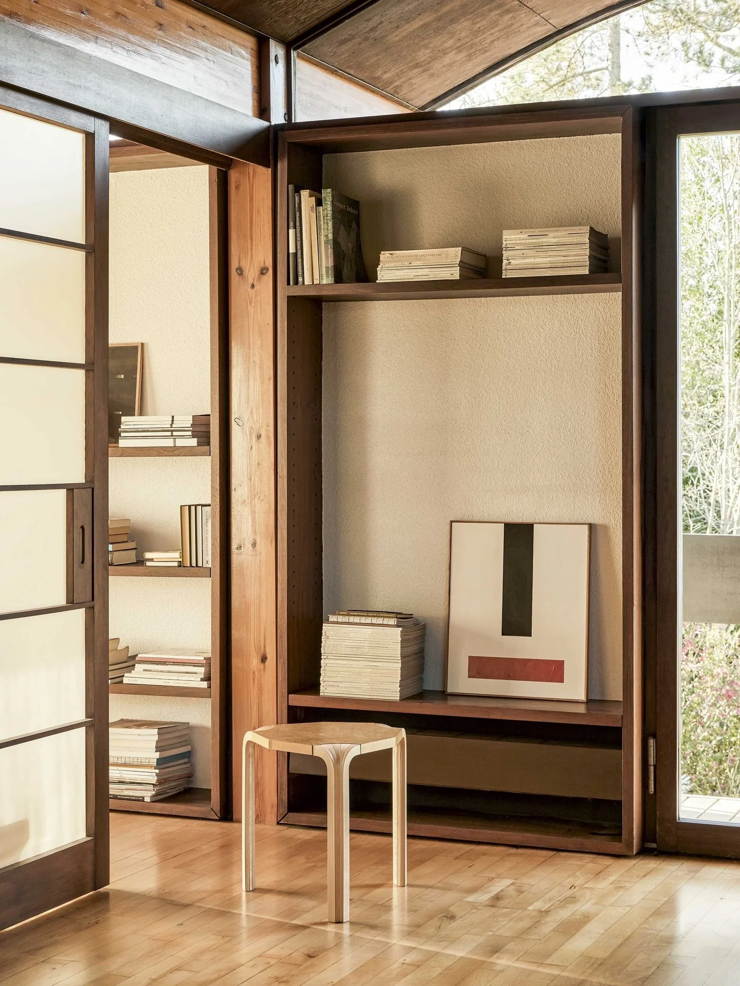 Helsinki har mye &aring; by p&aring; &ndash; der arkitektur, design og hav m&oslash;ter hverandre i et godt samspill. Fra Aaltos modernistiske arv til futuristiske kunstmuseer og prisbel&oslash;nte saunaer i tre, byr den finske hovedstaden p&aring; e