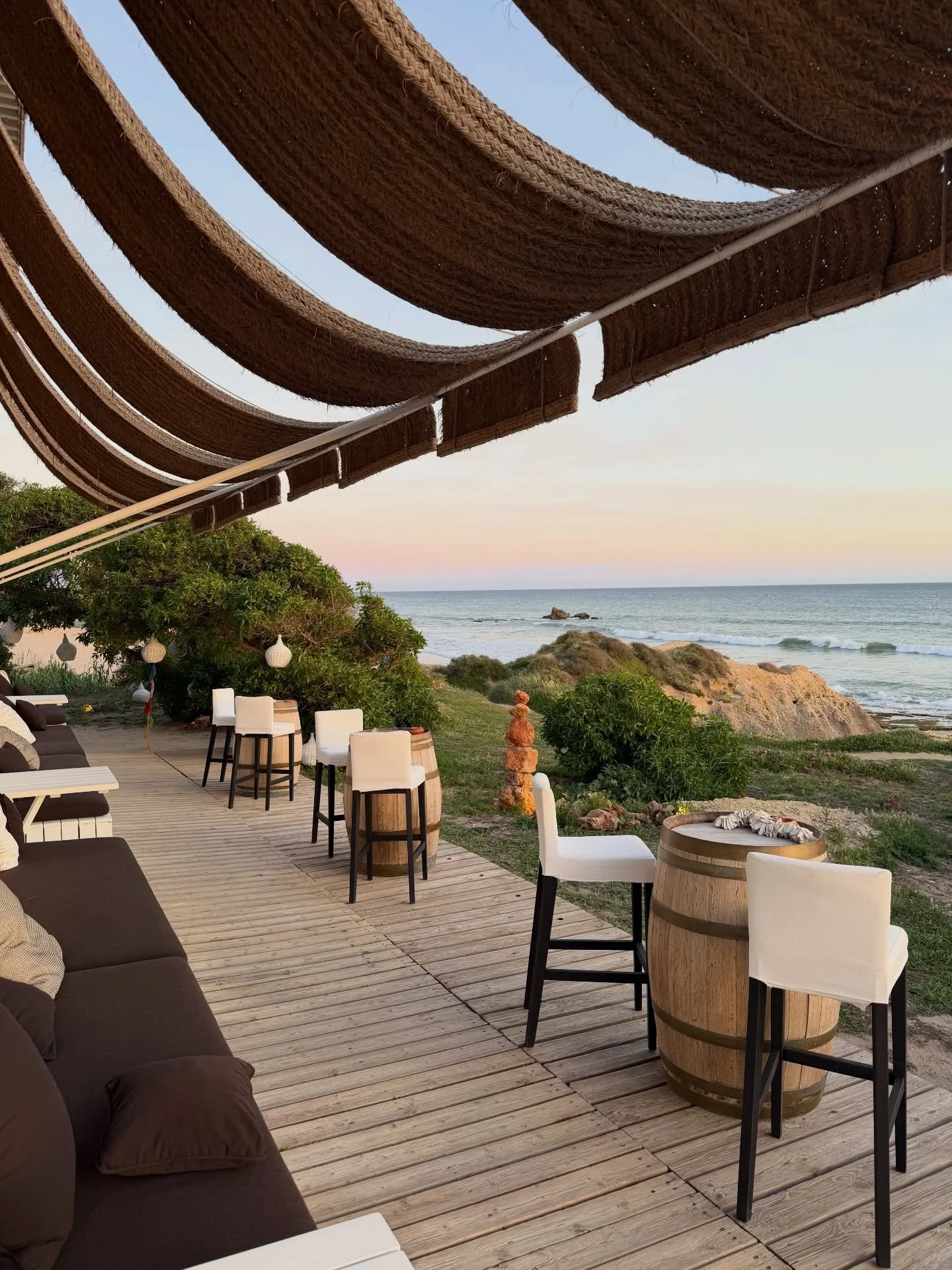 Vila Joya &amp; Vila Joya Sea.
Ikke langt fra Faro i Portugal kan du sovne til  lyden av b&oslash;lger og v&aring;kne til ny meny hver eneste dag. Romslige rom med utsikt til havet, og selv om @vilajoya med @dieterkoschina har hatt 2 Michelin stjerne