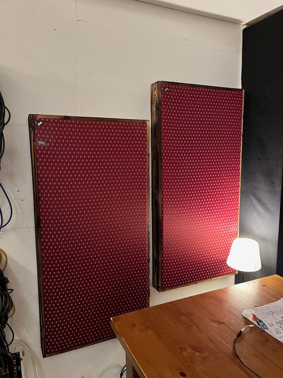 Red absorbers on the sidewall