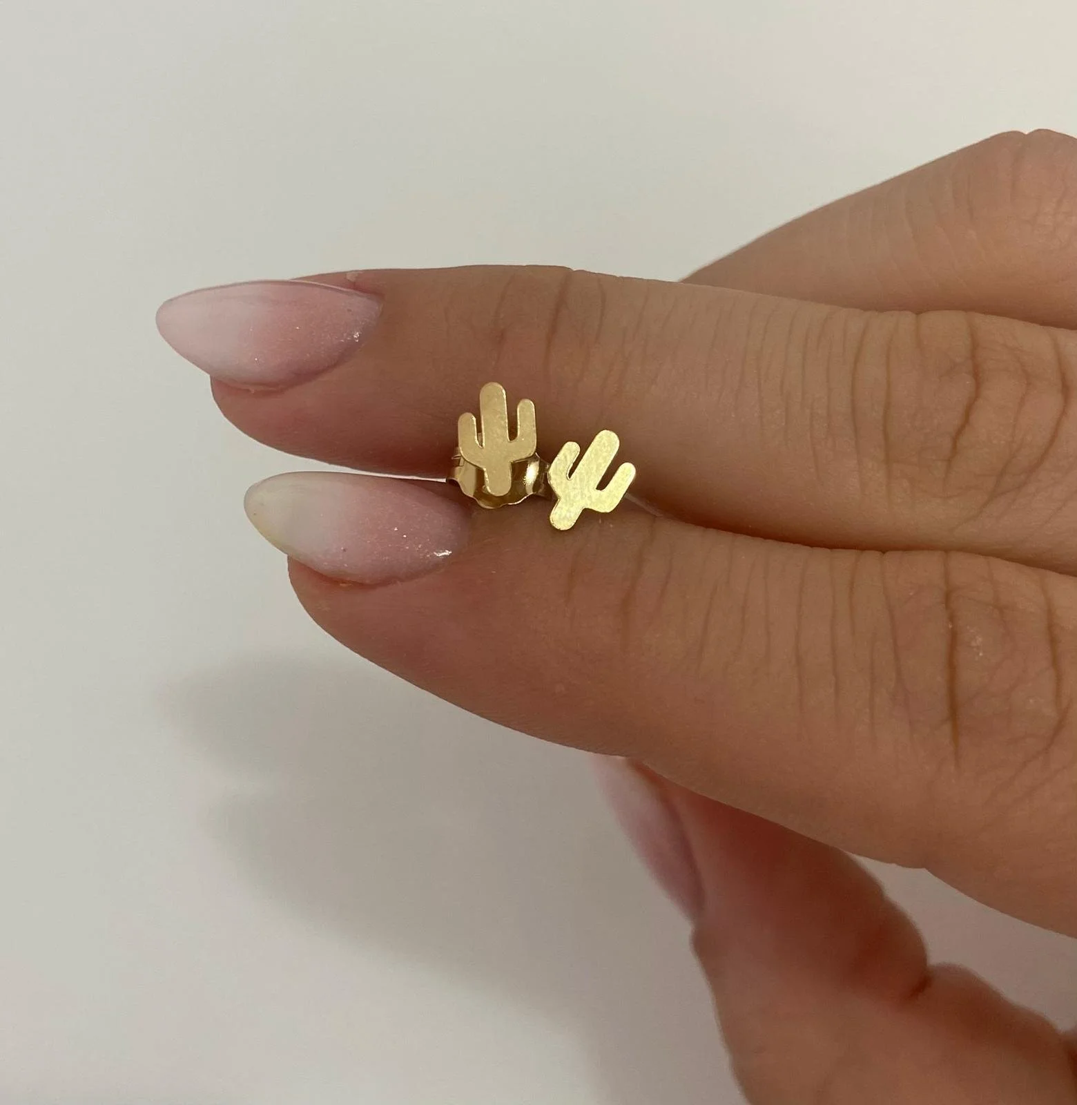 PENDIENTE MINI CACTUS ORO