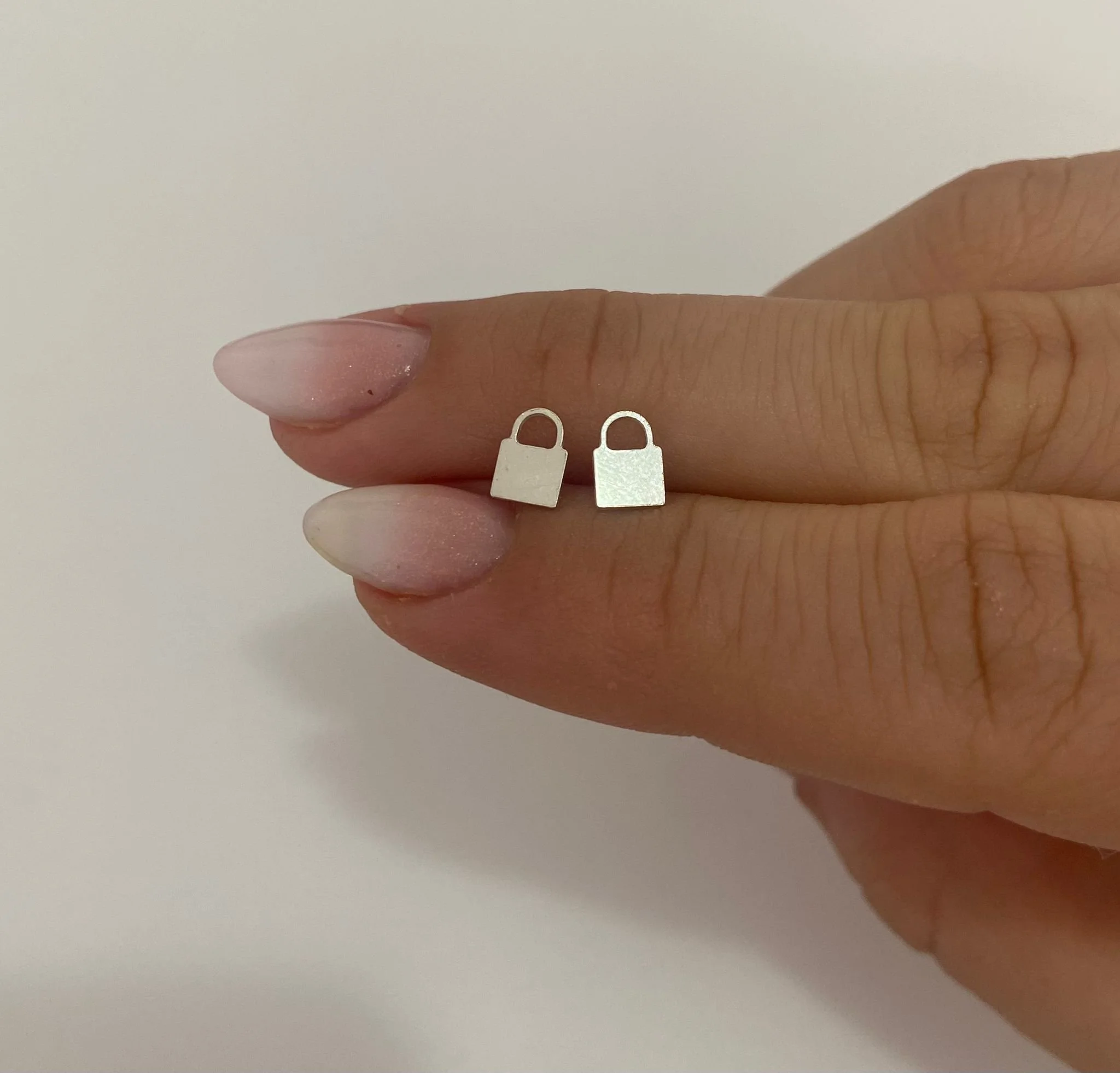 PENDIENTE MINI  CANDADO PLATA