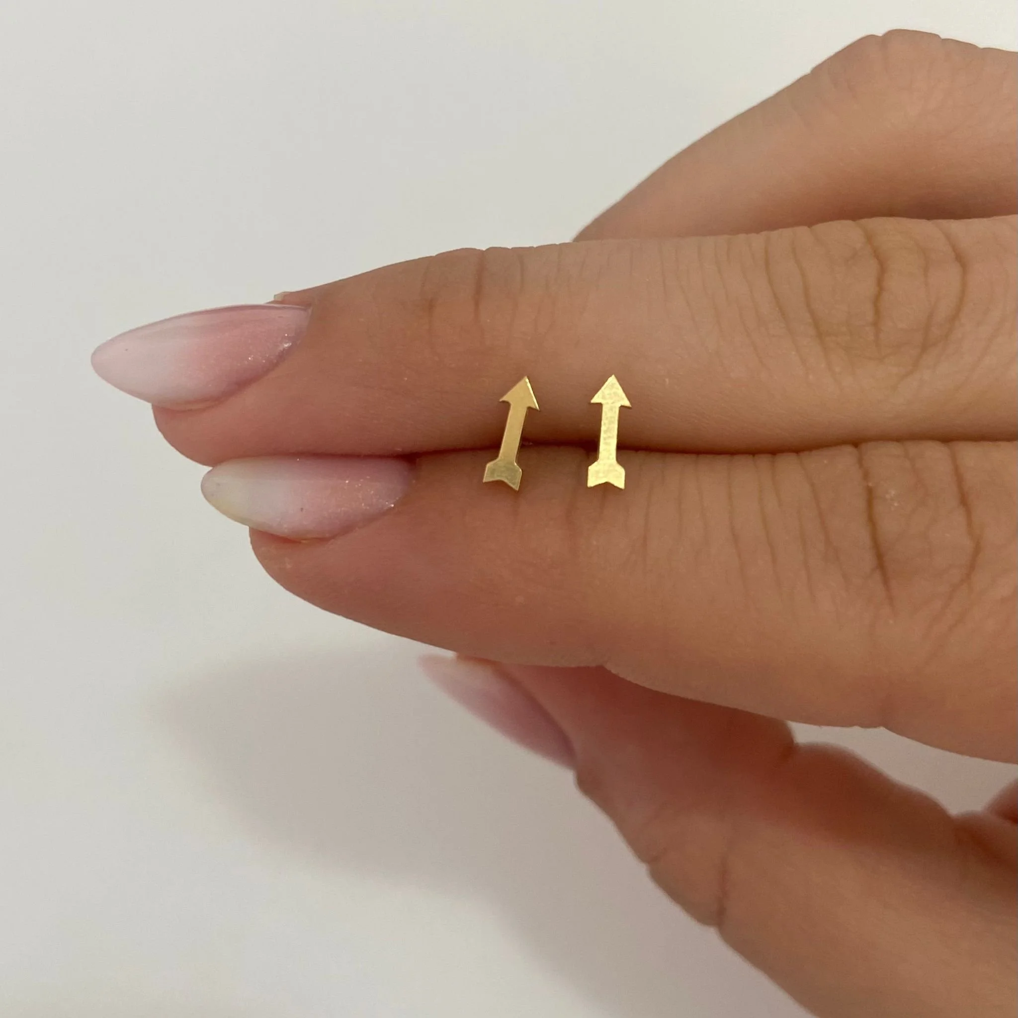 PENDIENTE MINI FLECHA ORO