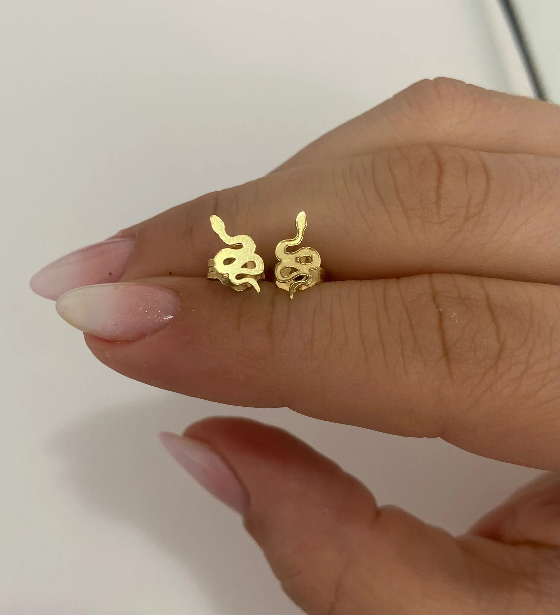 PENDIENTE MINI SERPIENTE ORO