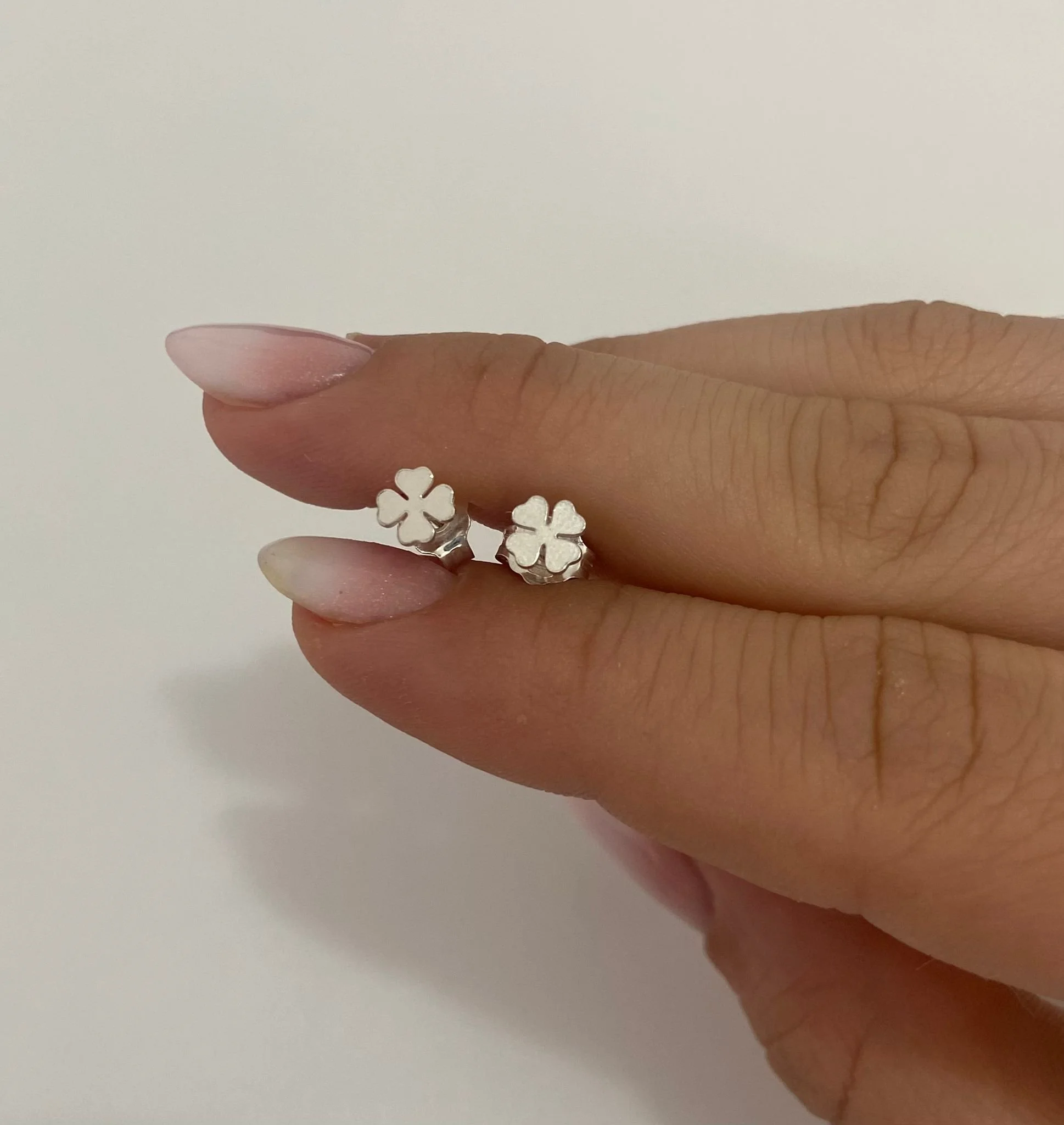 PENDIENTE MINI TREBOL PLATA