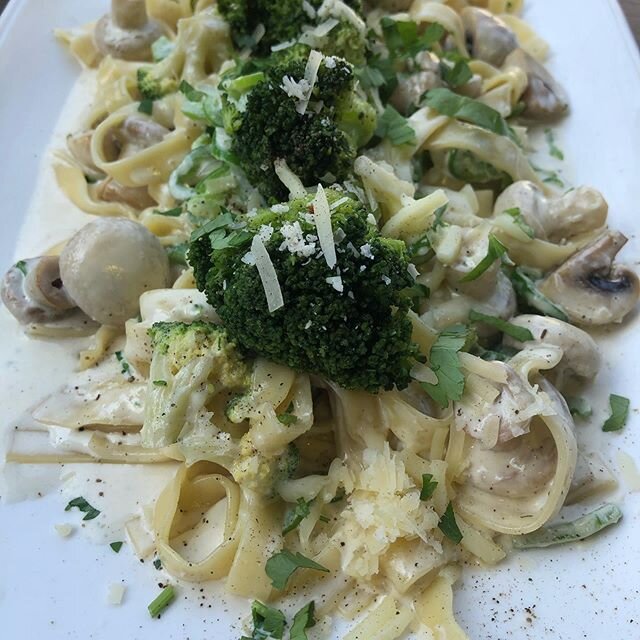 #creamy Al dente  #fettucini topped with Broccoli . #pastalovers #foodporn #puntoalto #puntodelivery #northlebanon  Ph: 06410135