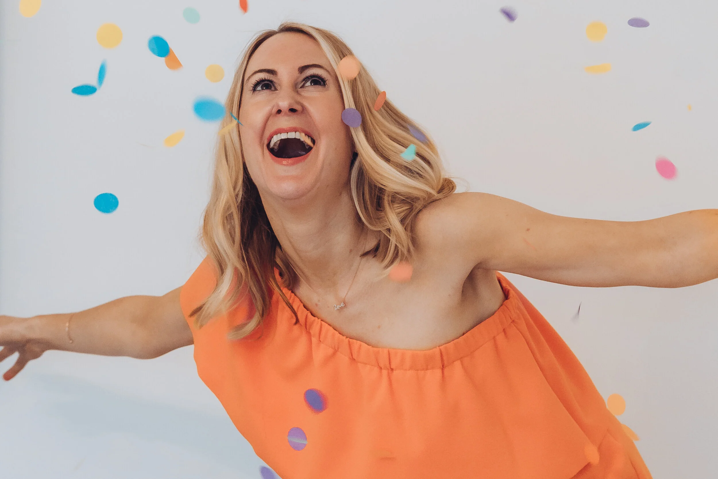 bolsa with triangle logo