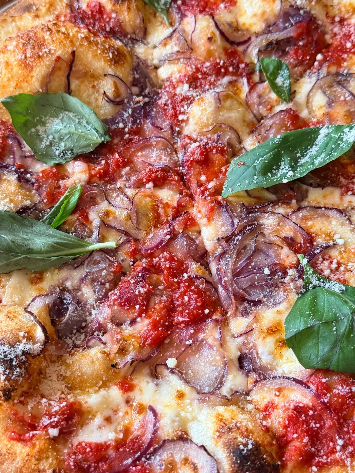 @gigispizzashop got even better 🍕 

Same amazing pizza, but now with more space to grab a table. Love seeing this spot so busy all the time! 

📍Gigi&rsquo;s, Old Market