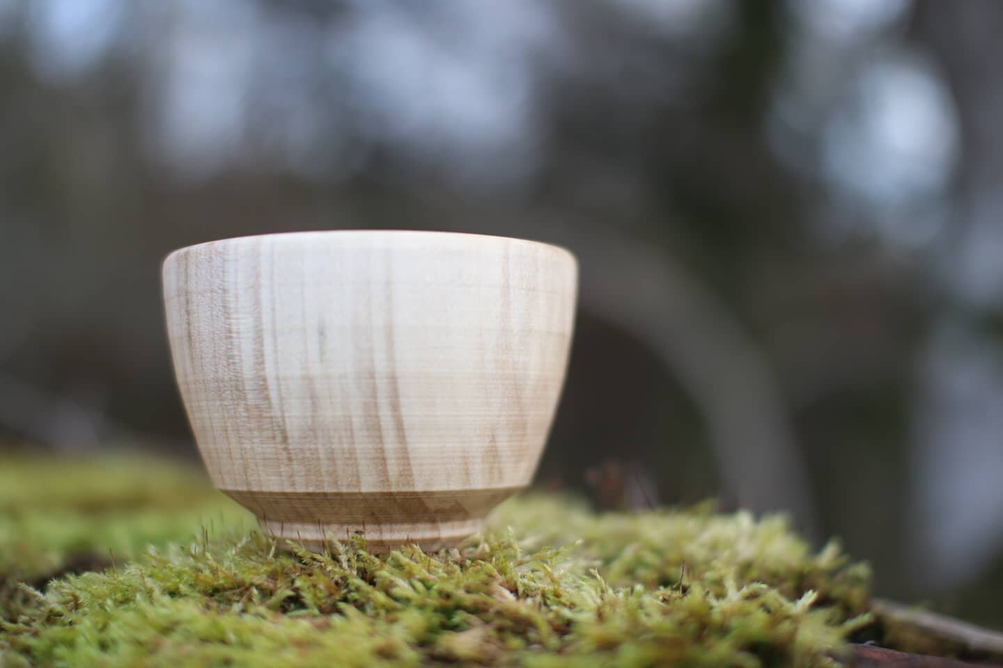 Yesterday's little teabowl/cup. Feels good to be turning again. 

 #teabowl #chairmaking #spoonsaregoodforyou  #woodenspoon #woodencup #spooncarving  #bowlturning #polelathe #greenwoodworking #sl&ouml;jd #bushcraft #newwoodculture #madetobeused #maki
