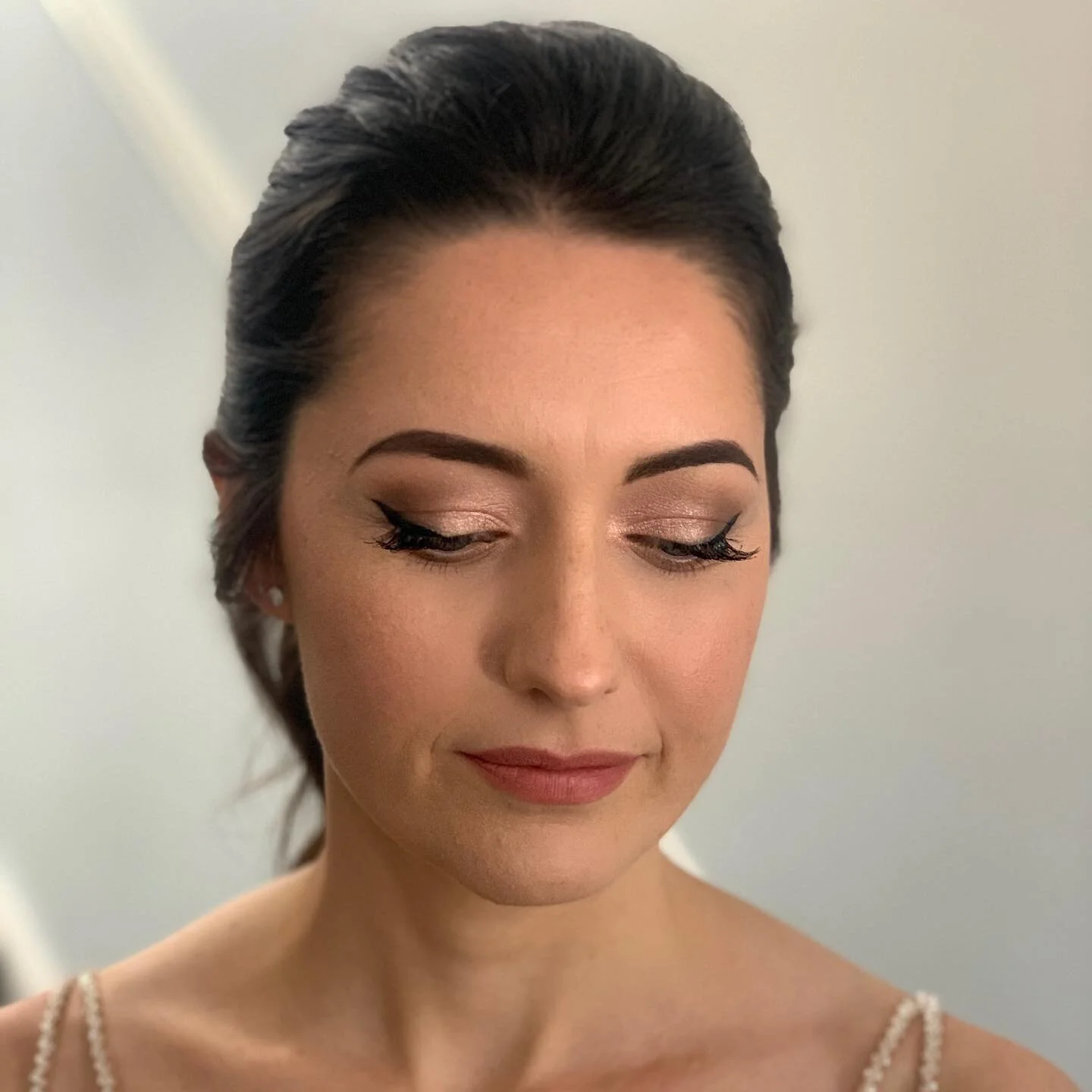 Congratulations to this beautiful bride @ambersharp_ who got married today ✨ it was truly my honour to be able to do hair and makeup for Amber and her mum this morning. Plus look at that hair transformation.. it&rsquo;s amazing what some extra hair c