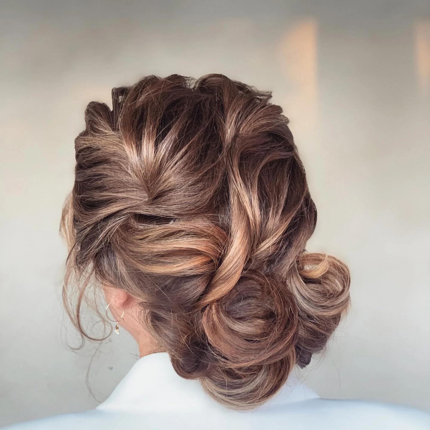 Another beautiful hairstyle I had the pleasure of creating 😍 Are you still looking for a bridal hair and makeup artist for 2020 or 2021? Send me a message for more information ✨
&bull;
&bull;
&bull;
&bull;
&bull;
&bull;
&bull;#winchester #winchester