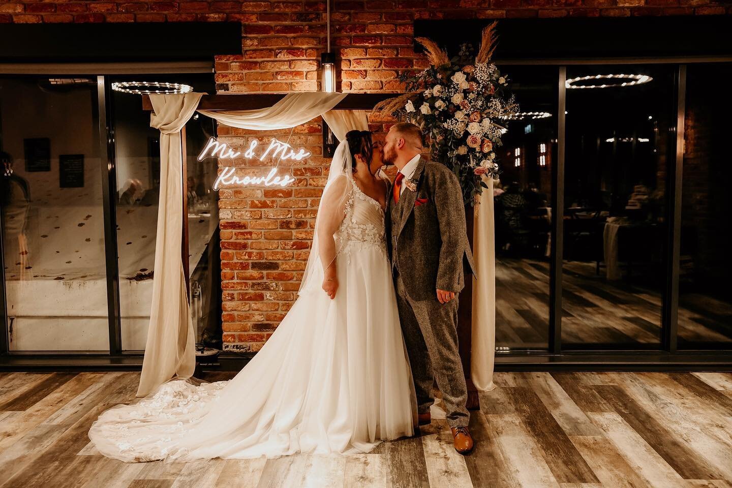 L&amp;J 🤍

These beauties dropped in our inbox on Monday, we love it when couples share their pics with us 🤍

This wedding was back in October @thehurtarmsweddings using our wooden backdrop with champagne draping, along with champagne chair drapes 