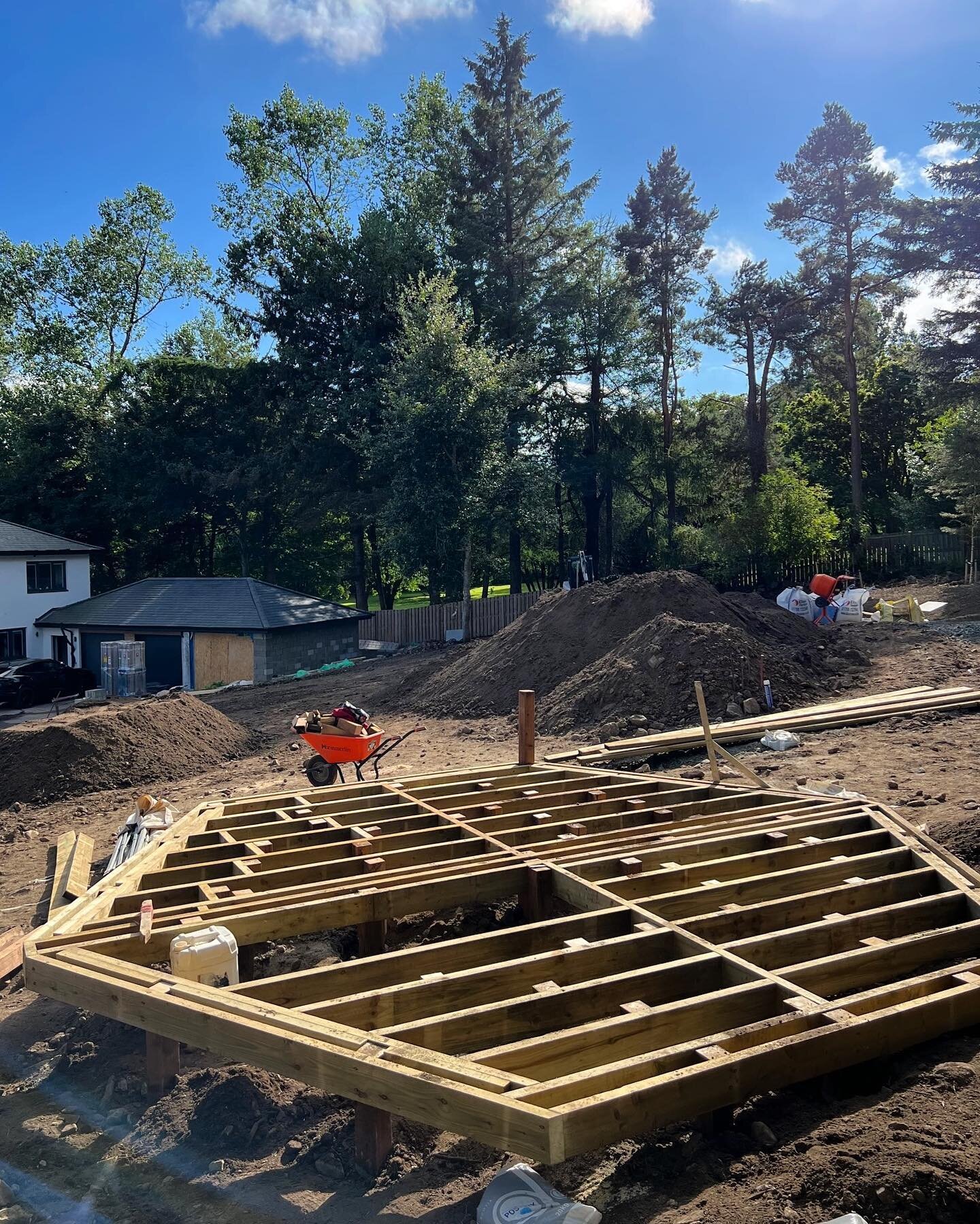 Glad to see some sunshine after last weeks horrific weather. Let&rsquo;s just hope the rain comes in light showers from now on! 🤞🏻

Progress shot of a project we are working on at the moment.  Really looking forward to seeing this one complete. Wat