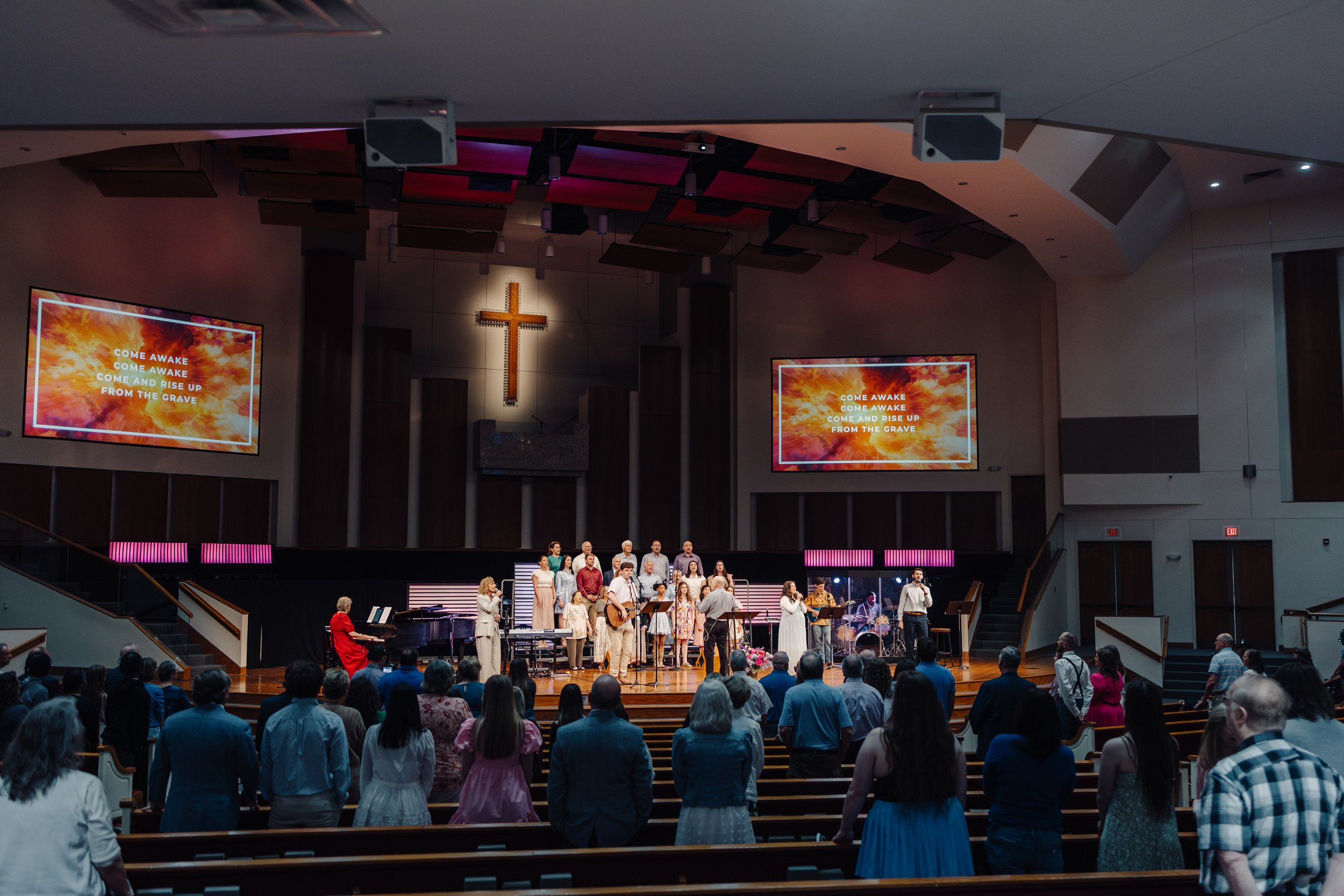 20250420_Easter-Wide-Shot_1.jpg