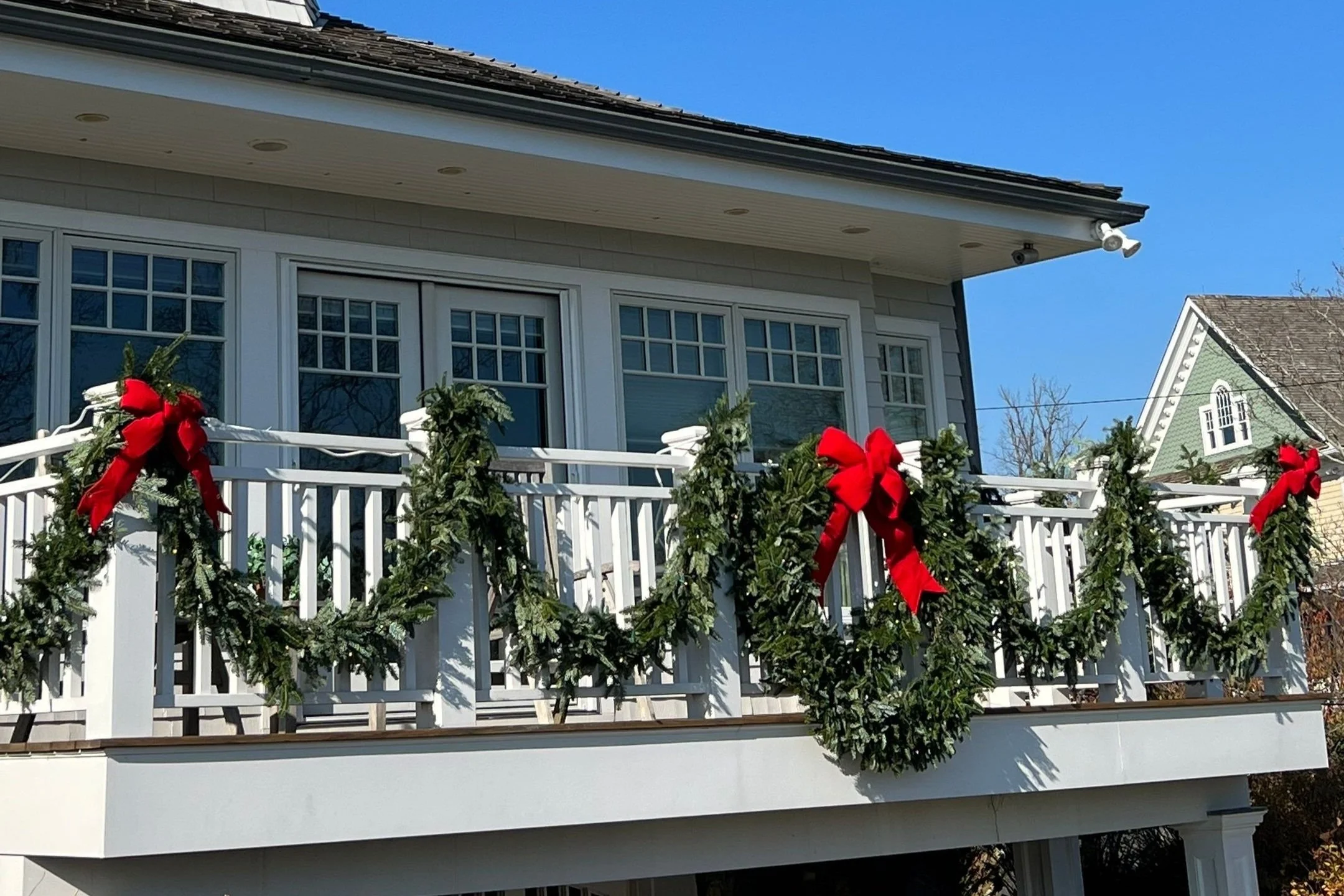 HOLIDAY DECOR
