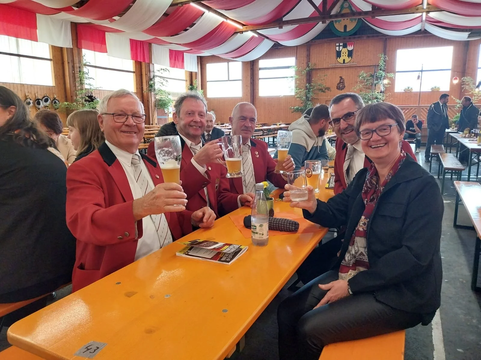 joys:männer bier fest .JPG